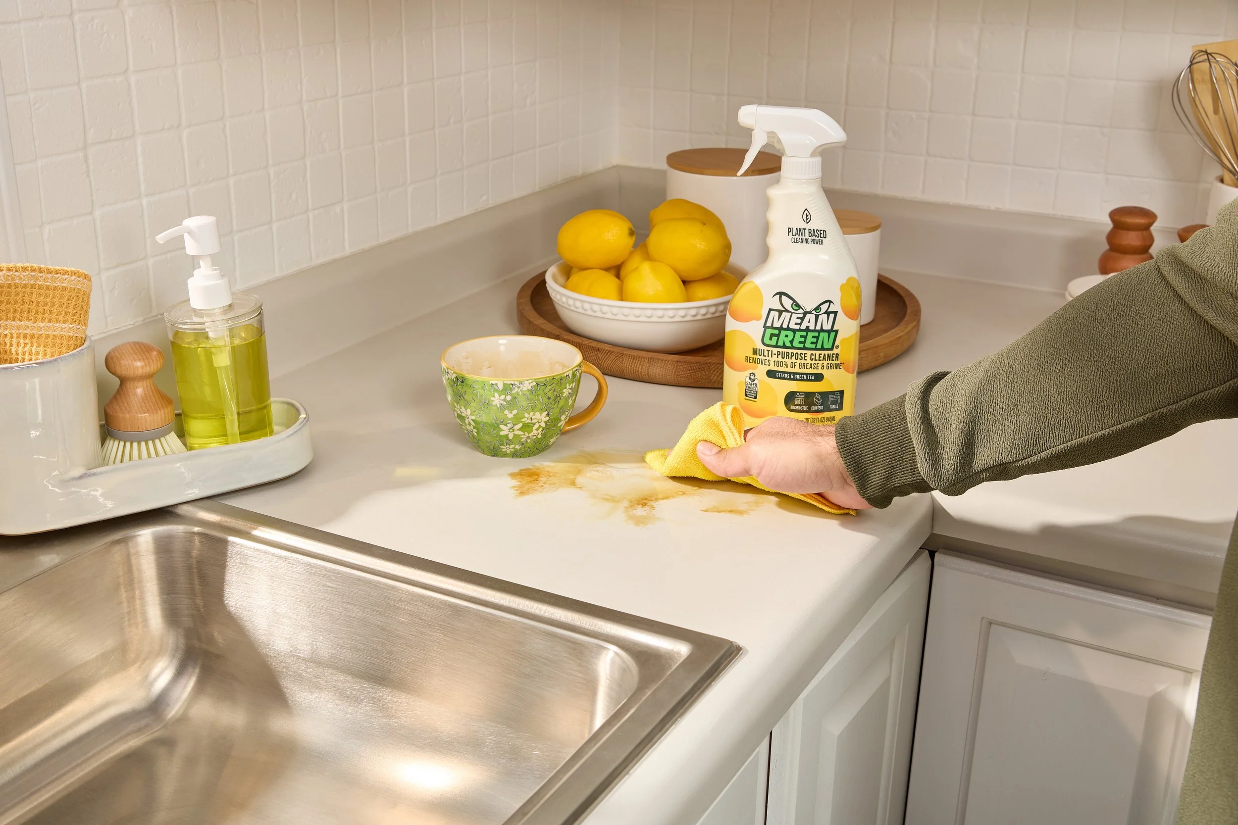 CLN_0038_0624_Accelerate Amazon Cleaners Content RTU Photography_CLN_RUS-043 Mean Green0325_FINAL.jpg