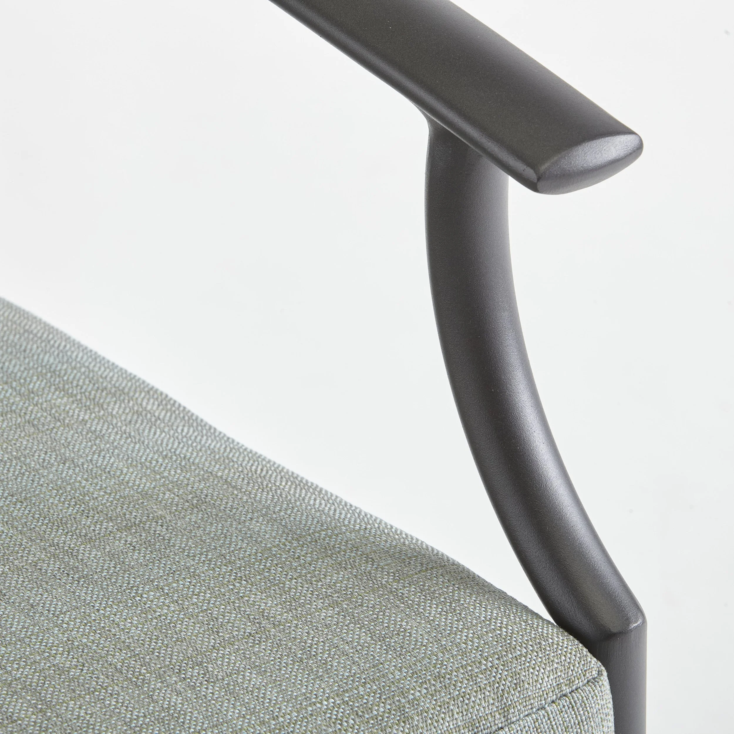 Glenridge Collection Diningt Set 5pc_Chair_Detail.jpg