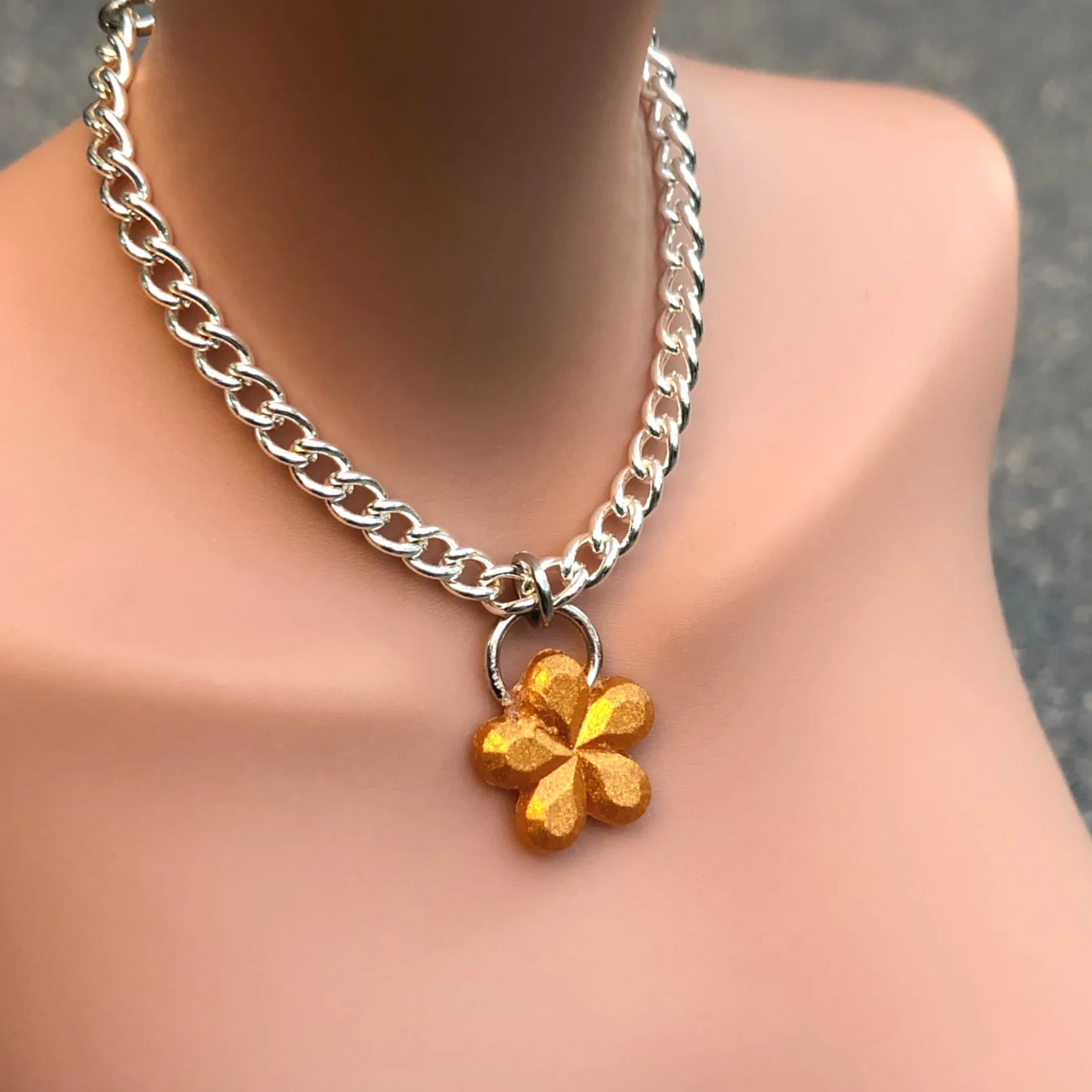 Resin Necklace Gold Flower
