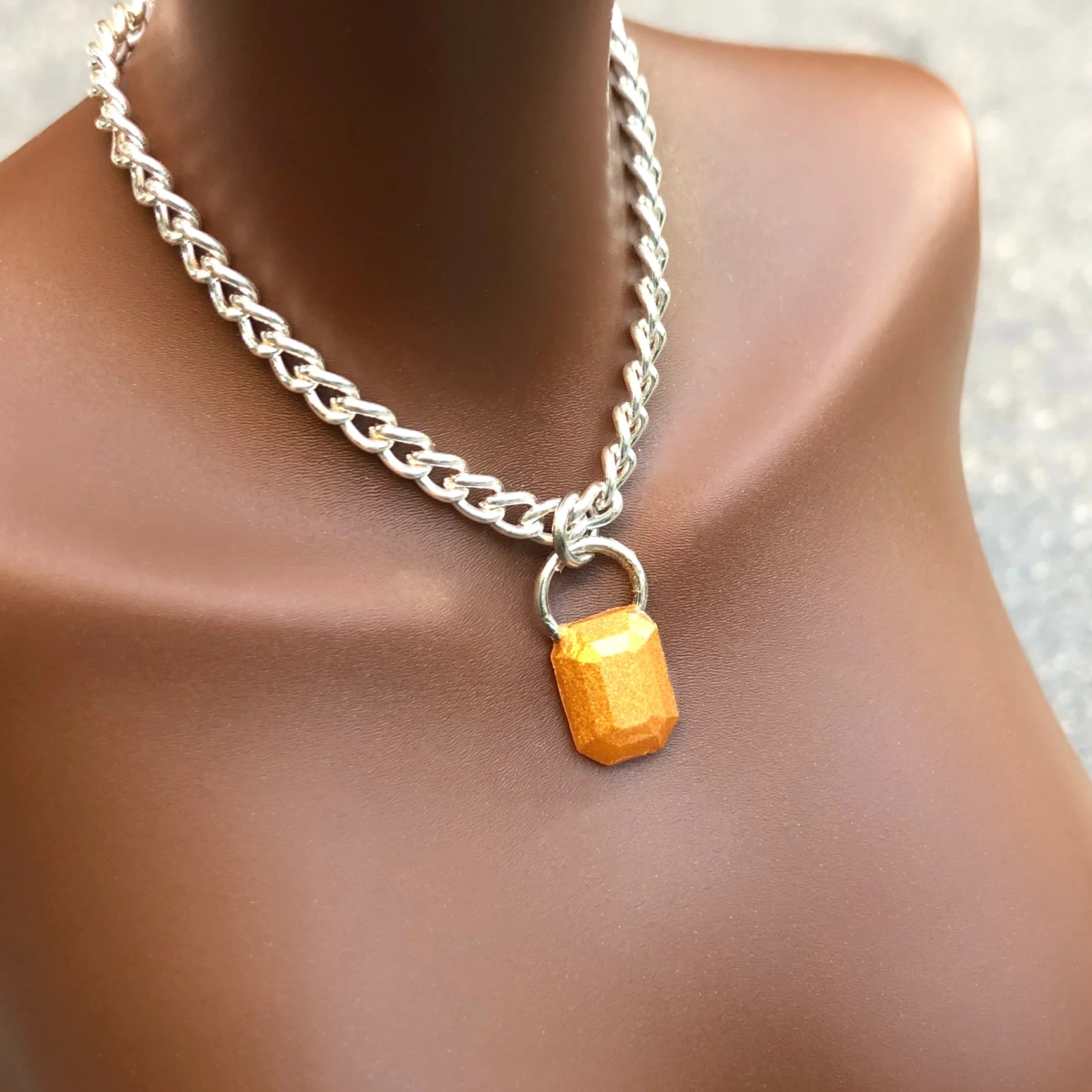 Resin Necklace Gold Emerald