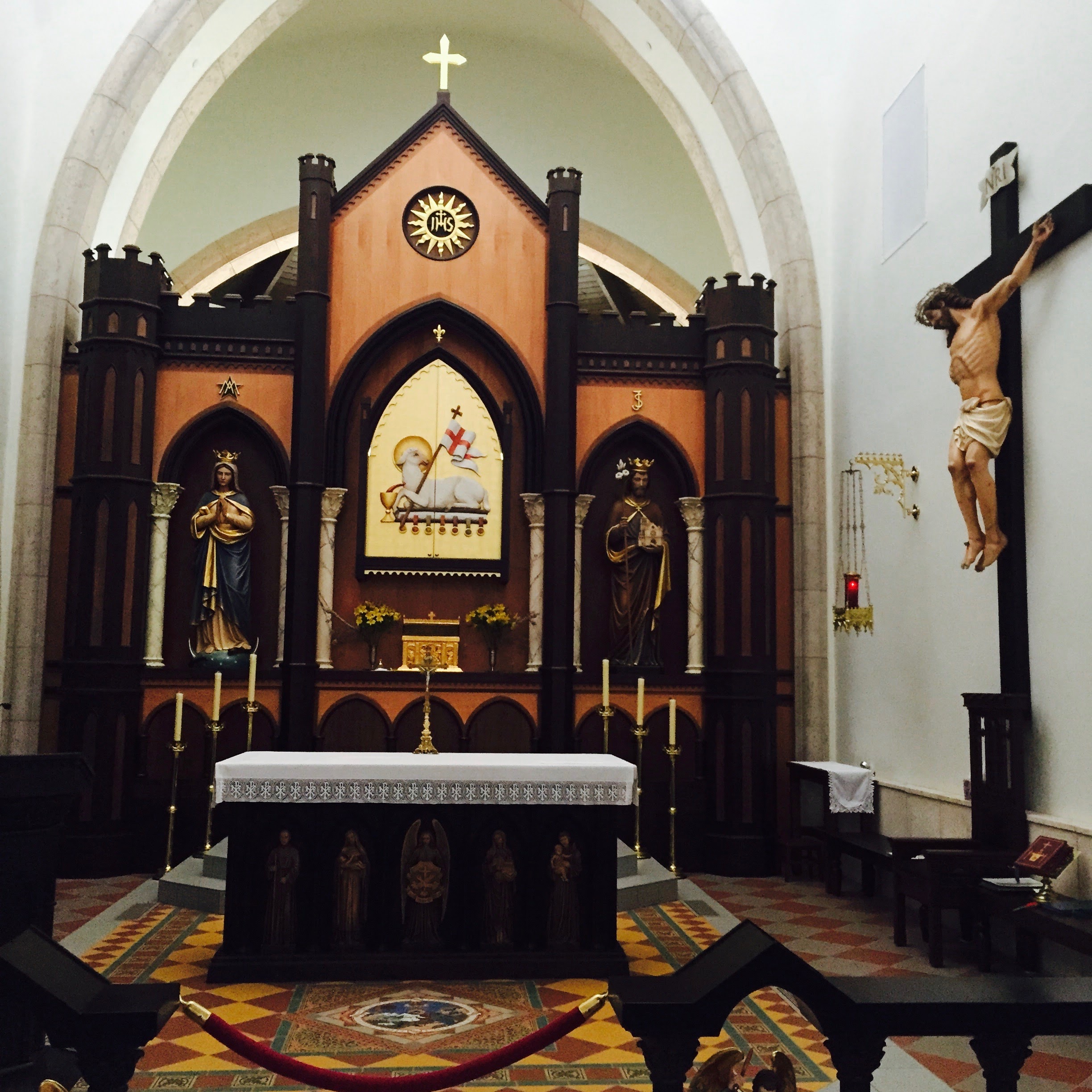 The chapel at Our Lady of Solitude monastery in Tenopah, AZ, where I learned to be silent. 