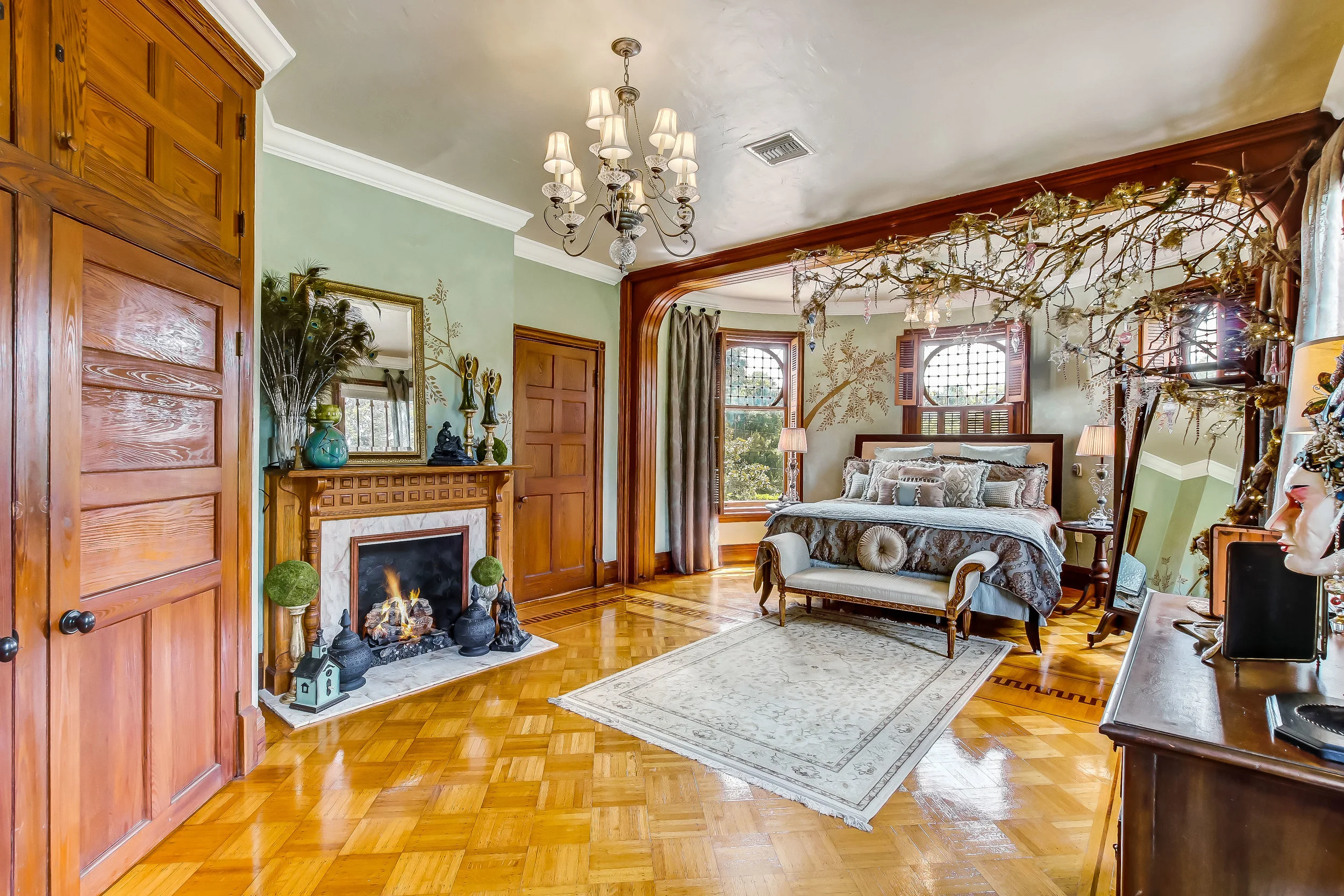 1031 Camphor Lane Stetson Mansion Interior MLS-7-8.jpg