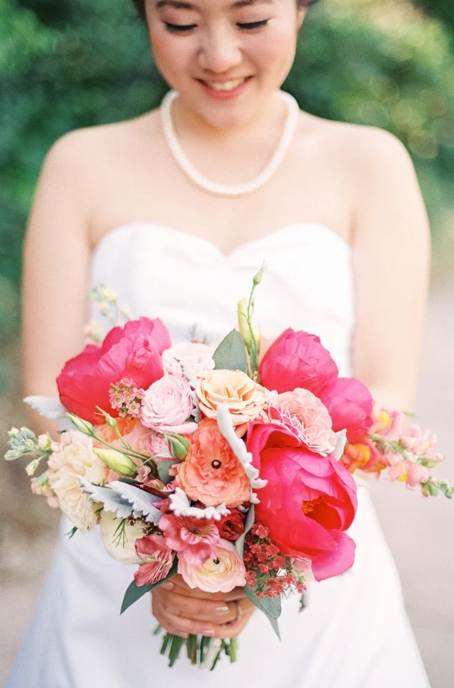 Photo by Nathalie Cheng Photography . Florals by Nari Lee.