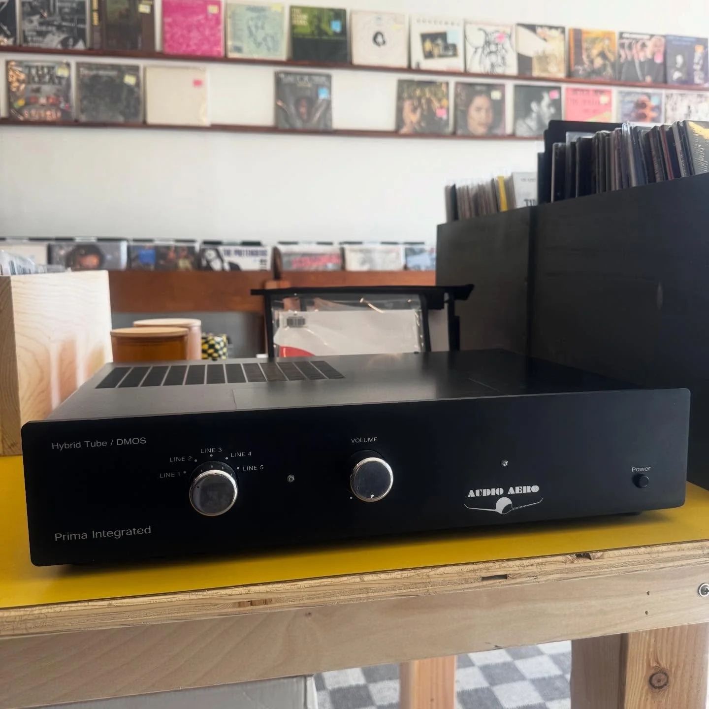 Out now! Audio Aero Prima Integrated MKII is a hybrid integrated amplifier designed in France, featuring a 6021 sub-miniature tube preamp stage and solid-state MOSFET power stage.  #recordshop #hifi #vinyl #records #eaglerock