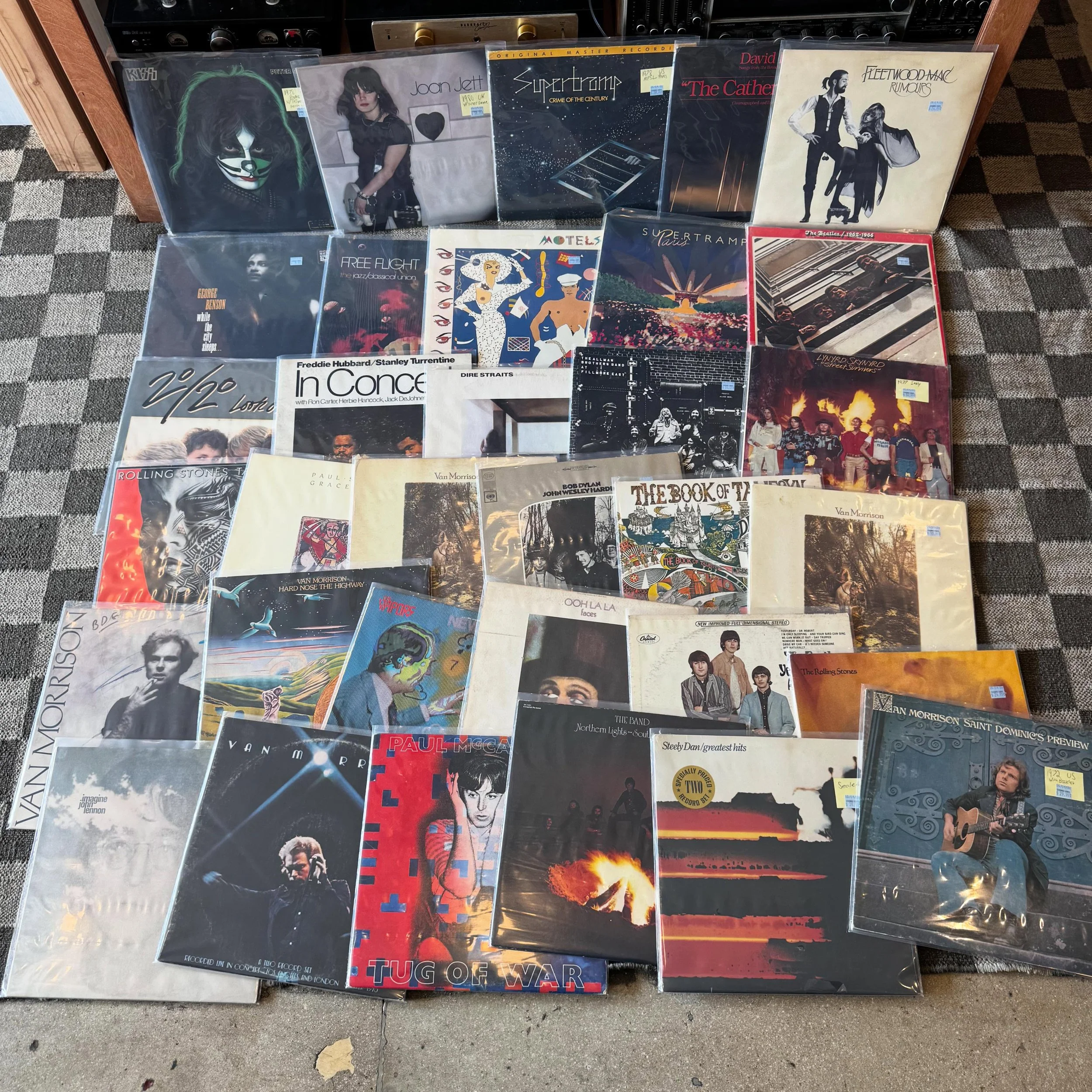 Out now, lots of fresh new arrivals. Open until 9 PM.  #vinyl #records #hifi