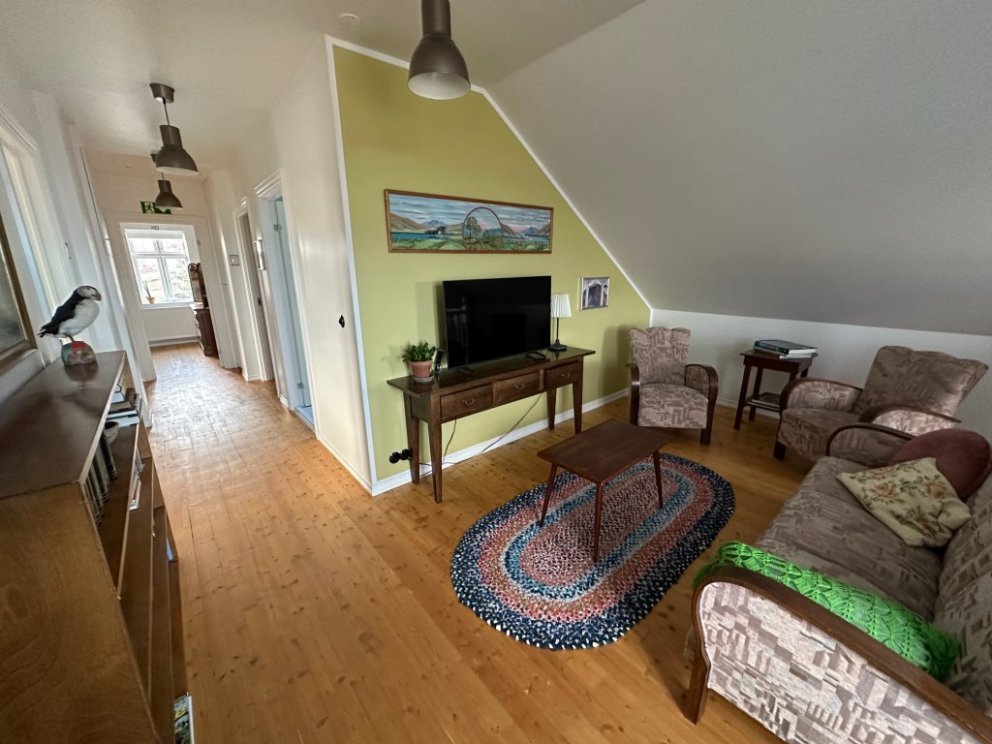 Karlsa Upstairs Lounge.jpeg