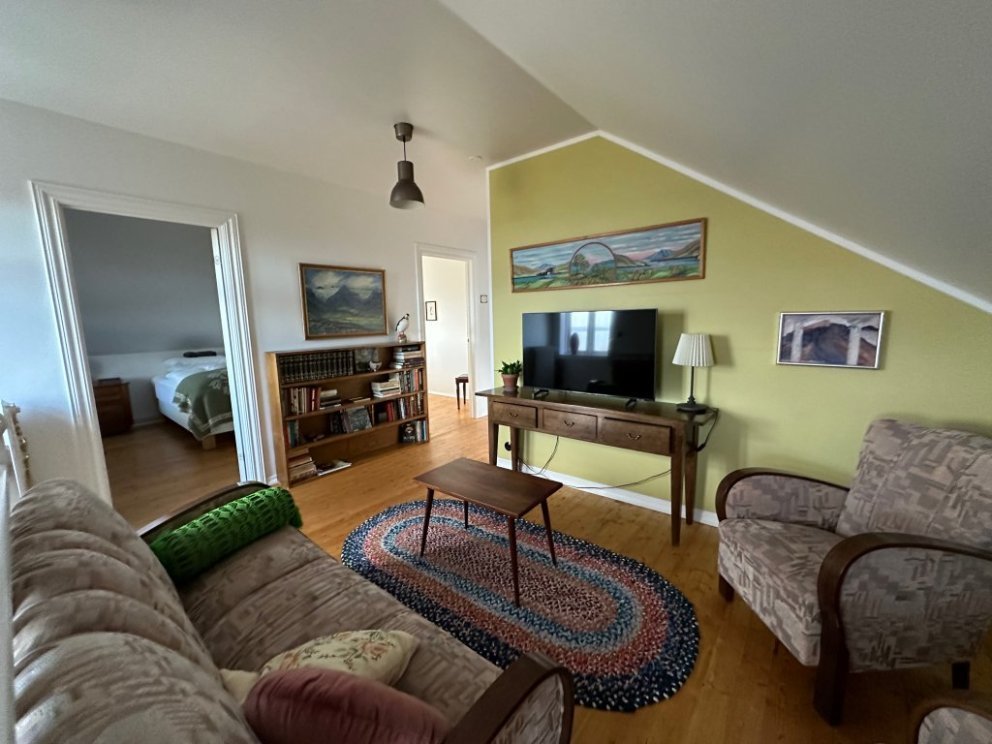 Karlsa Upstairs 2.jpeg