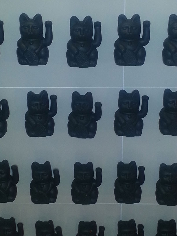 ENDLESS GAIN: 400+ black maneki-nekos (or waving lucky cats)