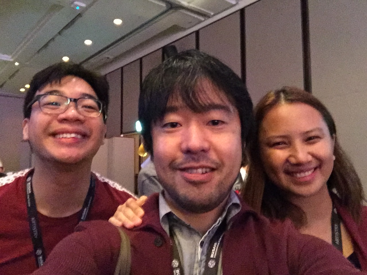 夏に一緒にドキュメンタリーを作ったTies That Bind同期のブラッドリー監督とスーパープロデューサーのビアンカ。