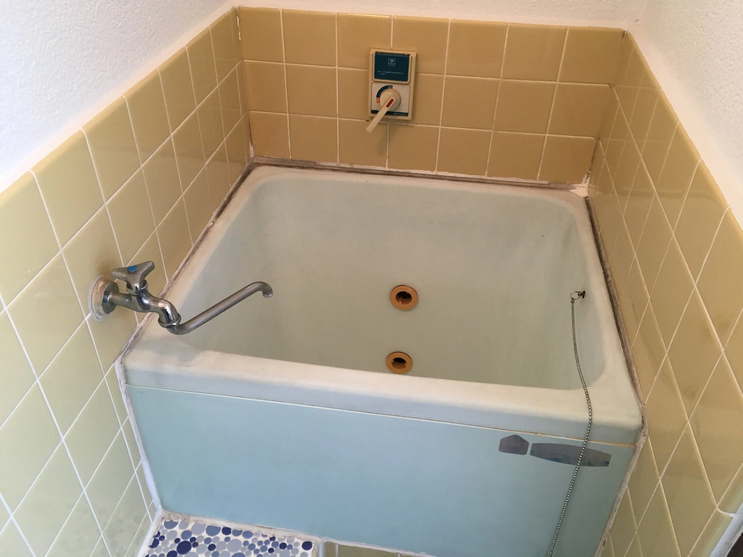 I'm not brave enough to take bath here...