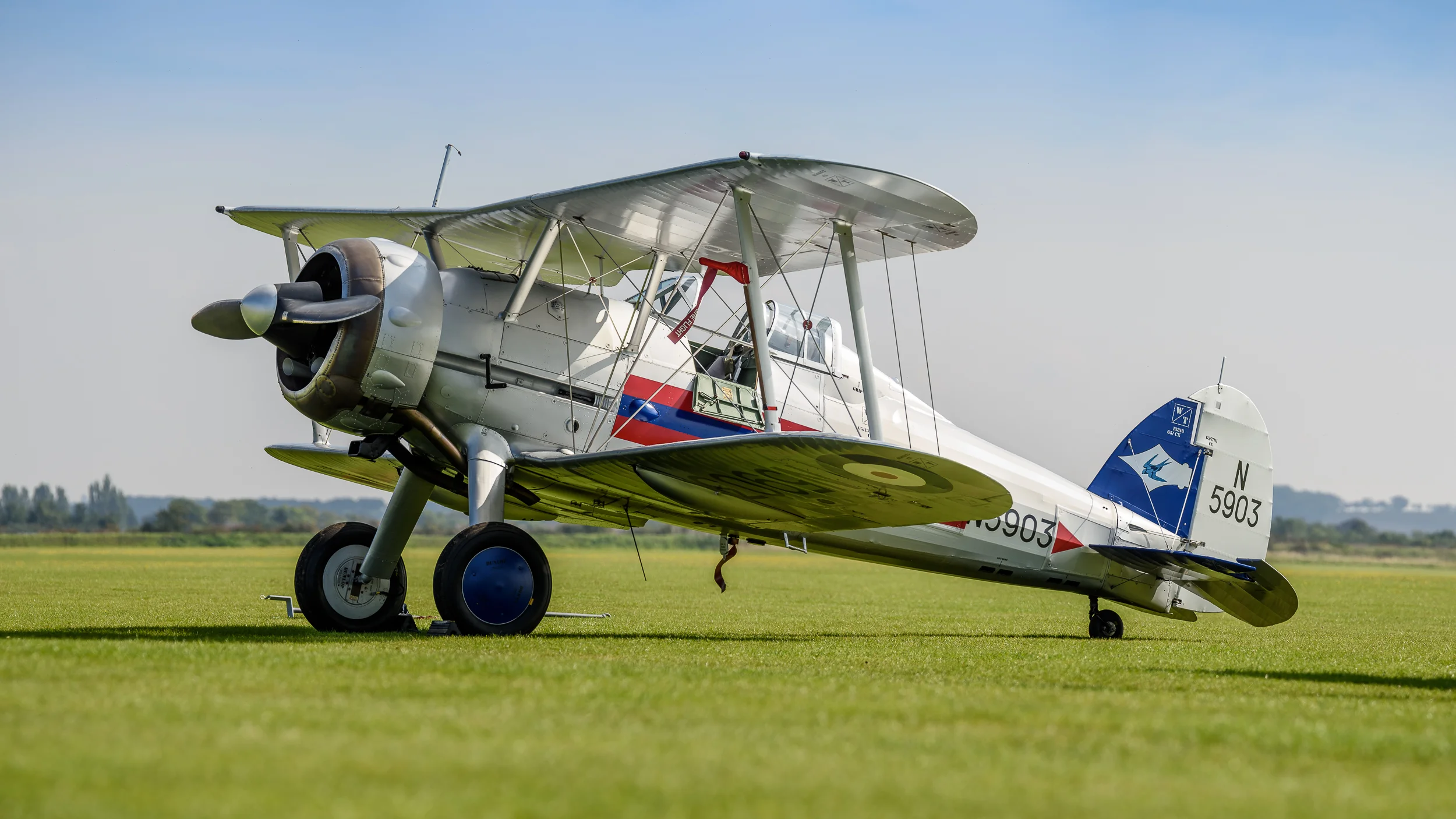 One more example of using the out-of-focus characteristics of the 80-400. Bokeh pano of a Gloster Gladiator. Bokeh-pano of 8 overlapping portrait-format images, stitched in Lightroom CC. The original stitched image comes in at about 90 Mpx :-)