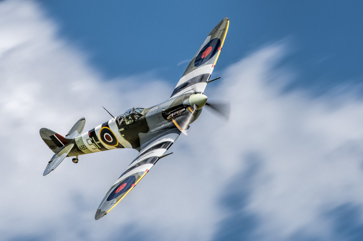 Spitfire Mk Vb AB910 of the Battle of Britain Memorial Flight. An example of a topside pass at a dynamic angle. Nikon D810, Nikon 200-400mm f/4G VR II, 1/250 sec, f/8, ISO 200, 400 mm