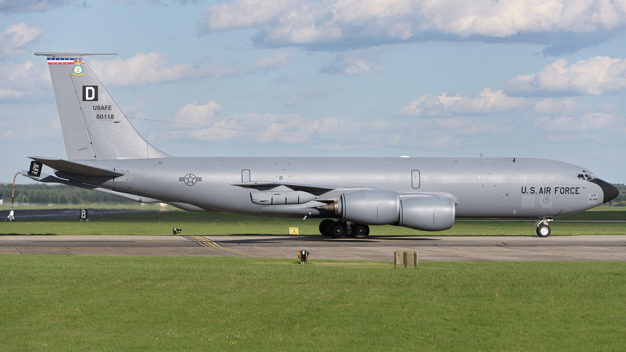 Boeing KC-135R 80118, 100th ARW USAFE, with MPRS pods and traili