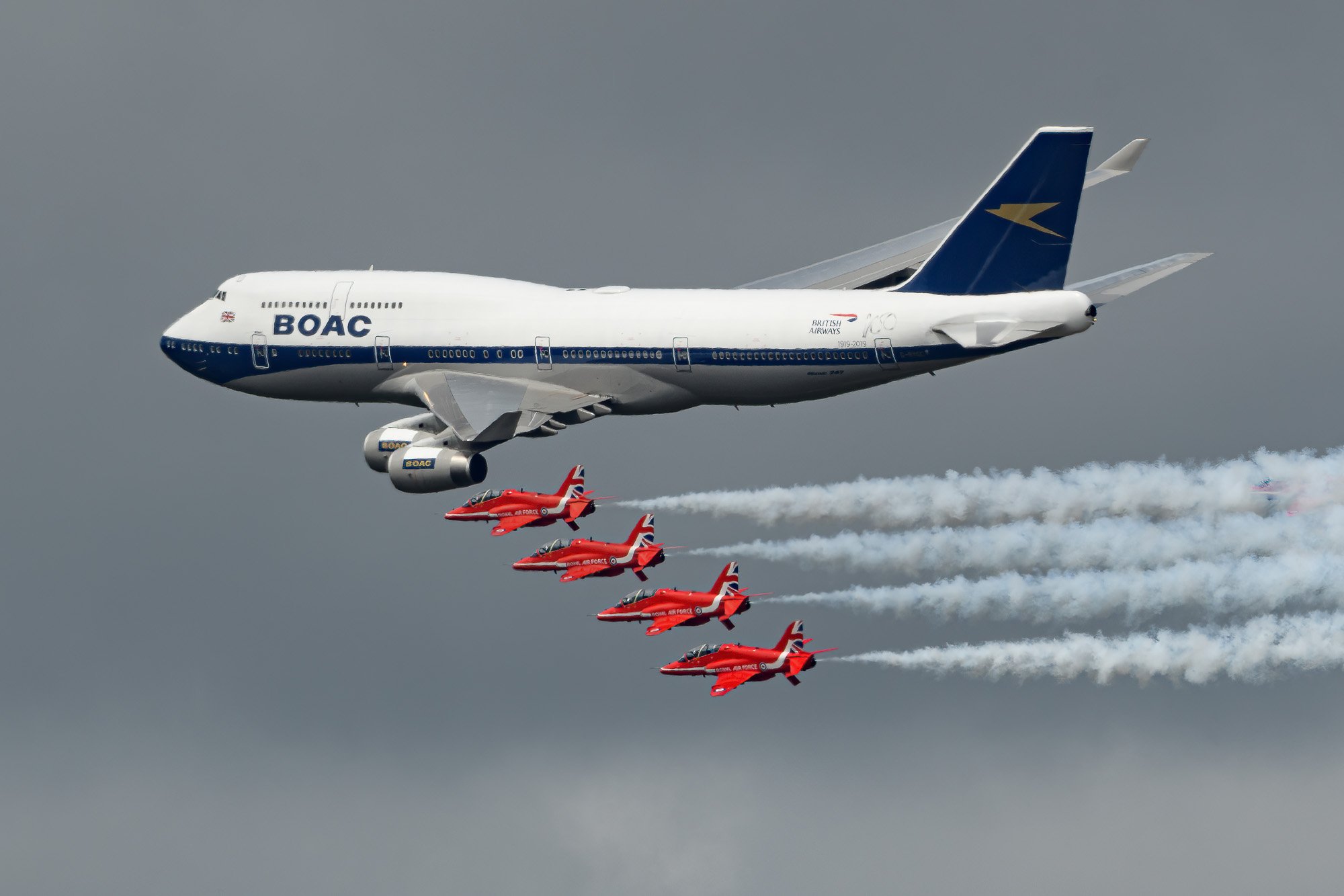 British Airways 747 "BOAC retrojet" in formation with the Red Arrows 