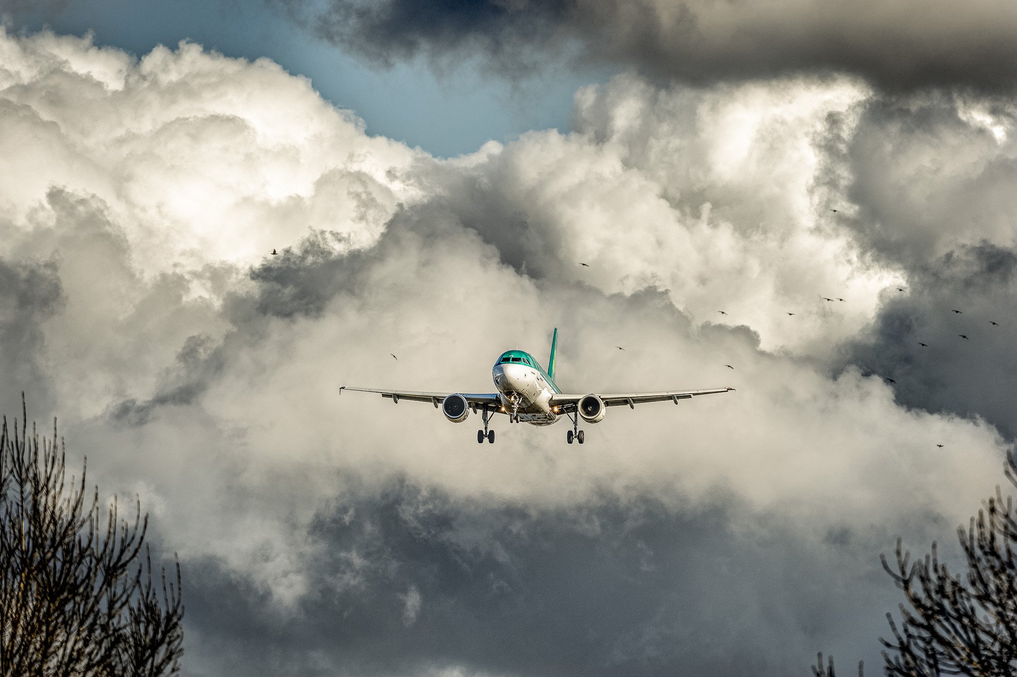 Aer Lingus (EI-EPT) on finals for 27L at LHR under a late winter sky