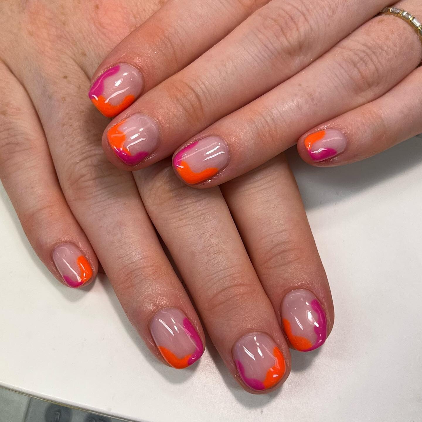 💖🧡Festival Ready🧡💖

Gel Colour + Nail Art ✨

#ignails #네일아트 #naildesigns #thegelbottle #nailsofinstagram #opi #opigelcolor #gelnails #gelish #cndshellac #nailart #nailswag #nailgram #docklandsnails #canarywharf #gelpolish #gelnails #shellacnails 