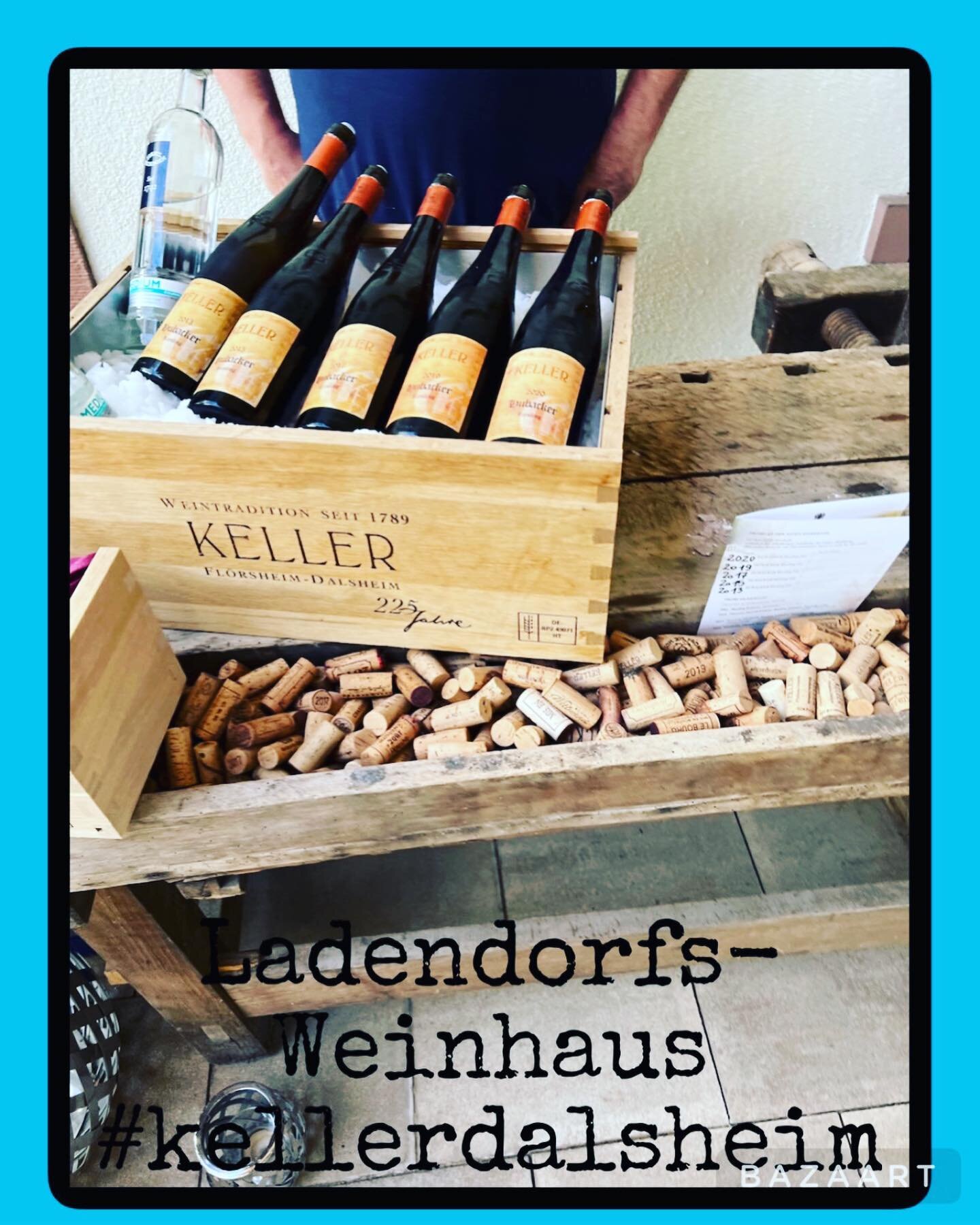 &bdquo;Verdammt lange her&ldquo; Wie sch&ouml;n heute bei den Keller Open 2022  Hubacker-Vertikale und &hellip;.
#roihesse #kelleropen #ladendorfs_weinhaus #ladendorfsweinhandel