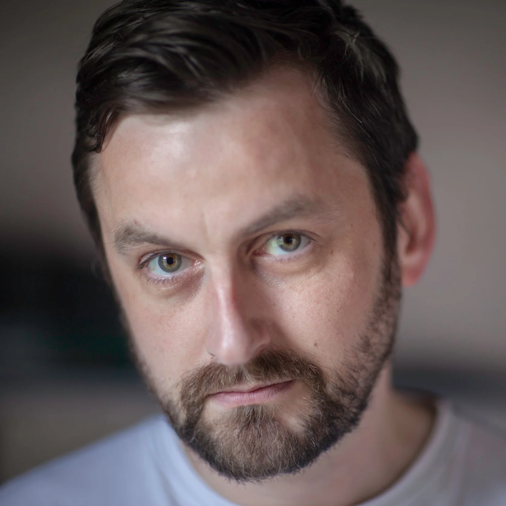 Native: Belfast (East)… Rich/Strong/Engaging Andrew Dickson is a Voice Artist and established audiobook narrator with glowing reviews for his character driven performances. With a reassuring and rich baritone, Andrew has provided voices for local and international clients including global charity, Tear Fund. He has narrated for best selling authors C G Cooper, Victor Methos and Devon C Ford.