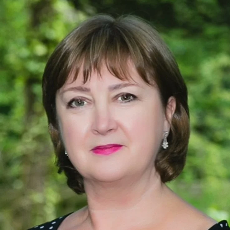 Native: English (Manchester) Honest/Warm/Sincere Julie is a native of Manchester. She has a characterful voice and a broad range of accents suitable for commercials, corporate and film drama.