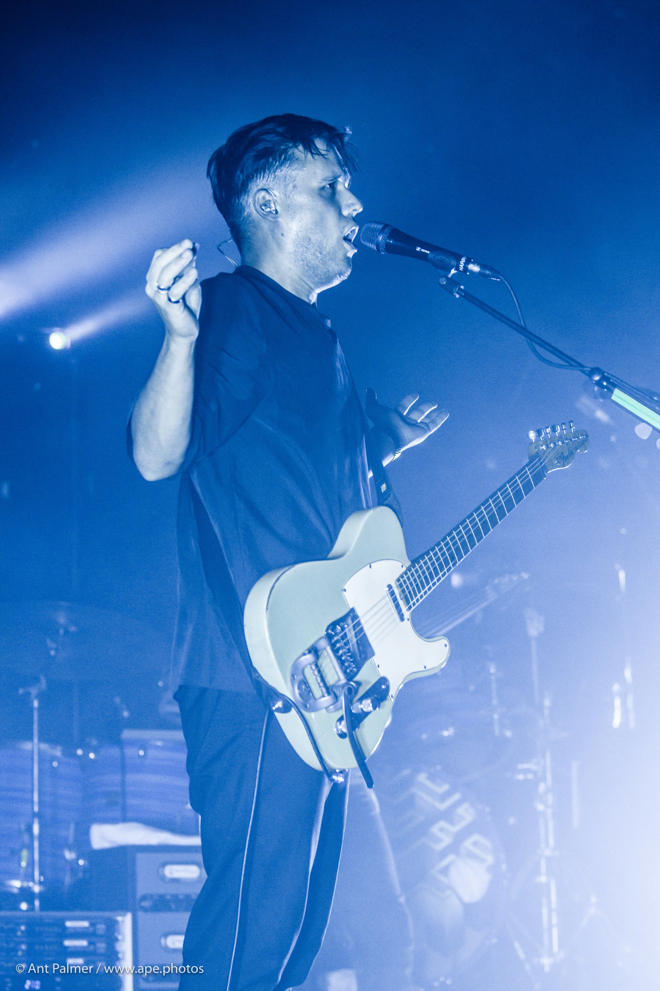 2016_10_21-WhiteLies_Gibson_FRA-139.jpg