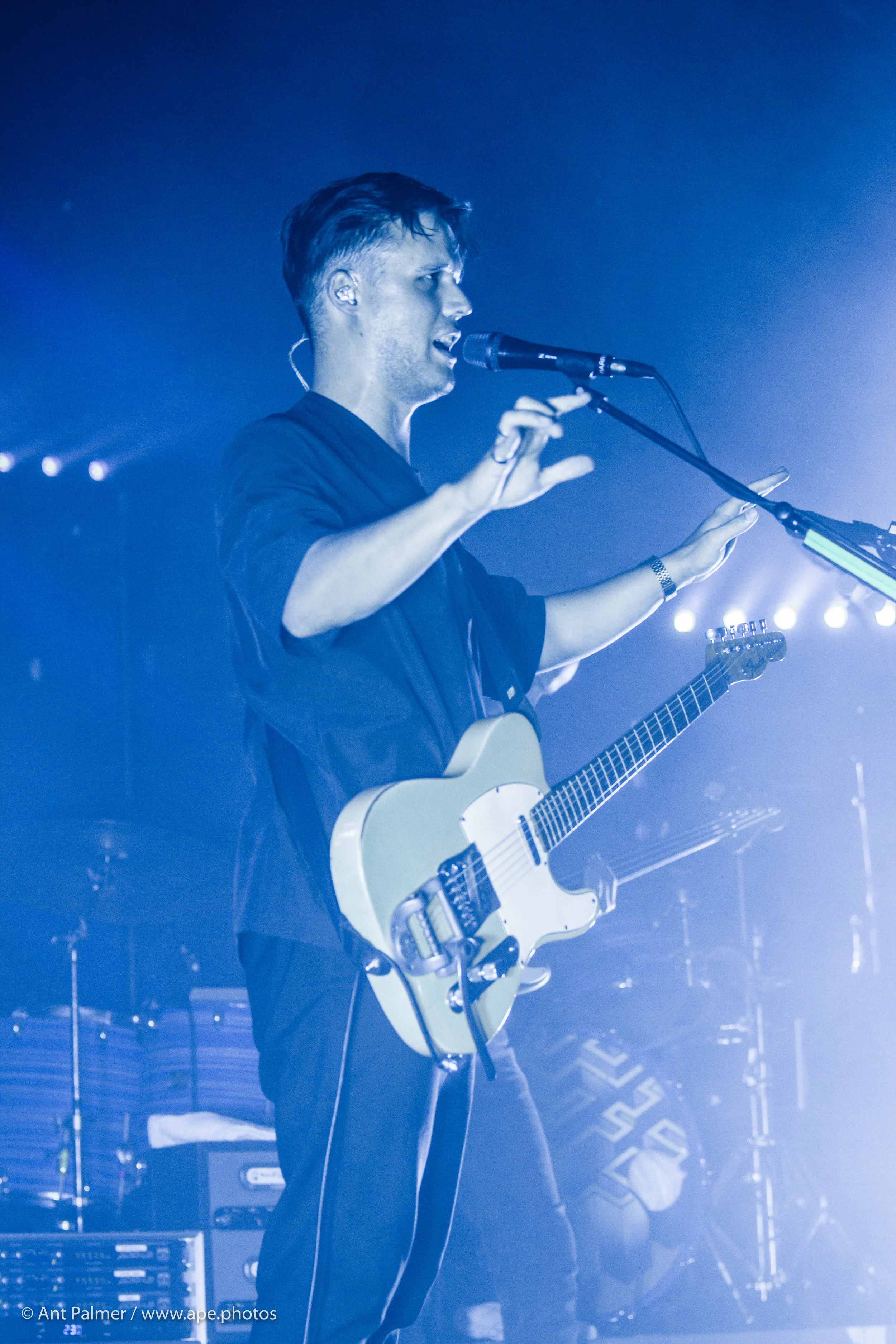 2016_10_21-WhiteLies_Gibson_FRA-141.jpg
