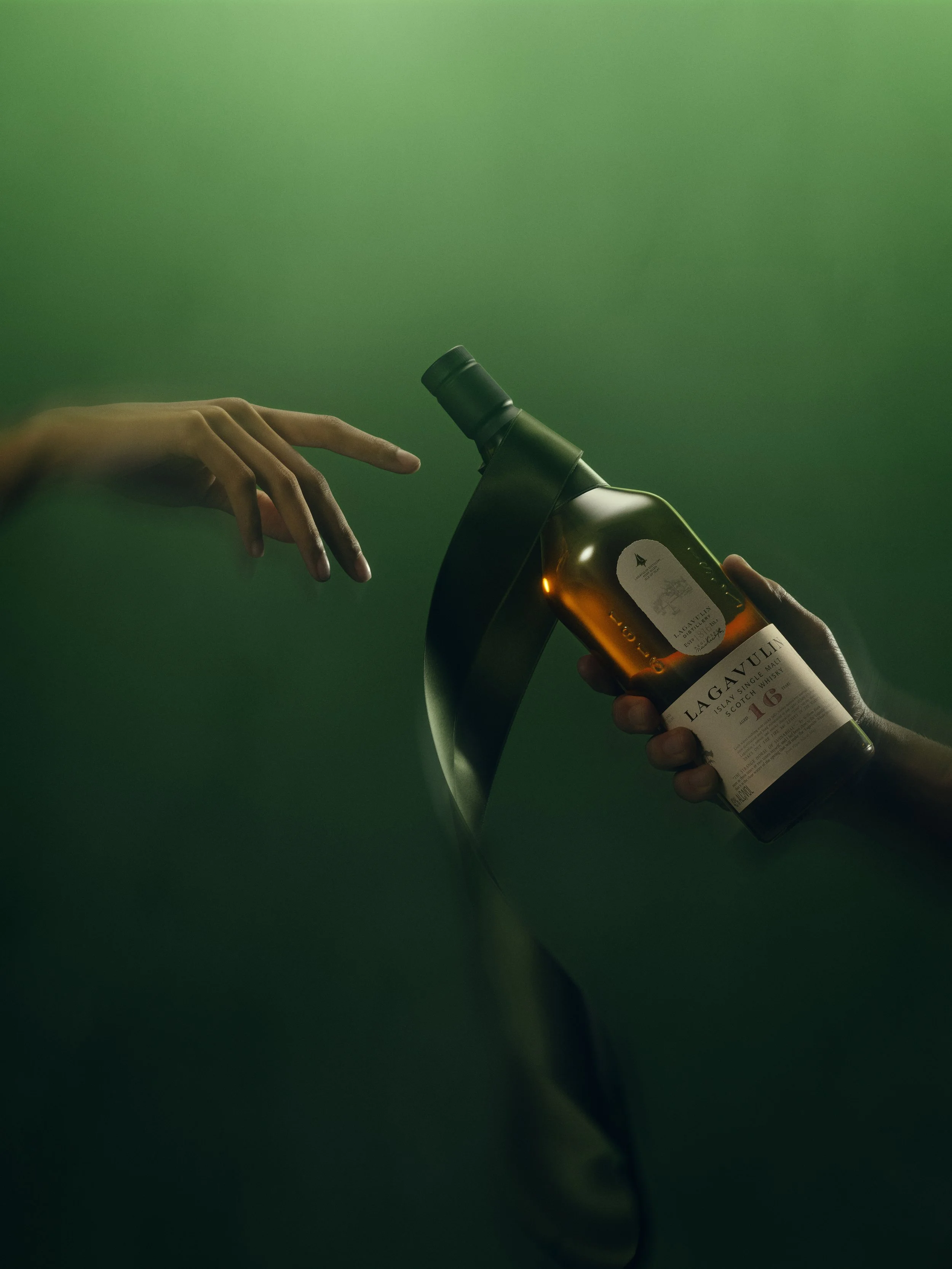 NAC_250212_05_LAGAVULIN_GIFTING_STILL_0064 (1).jpg