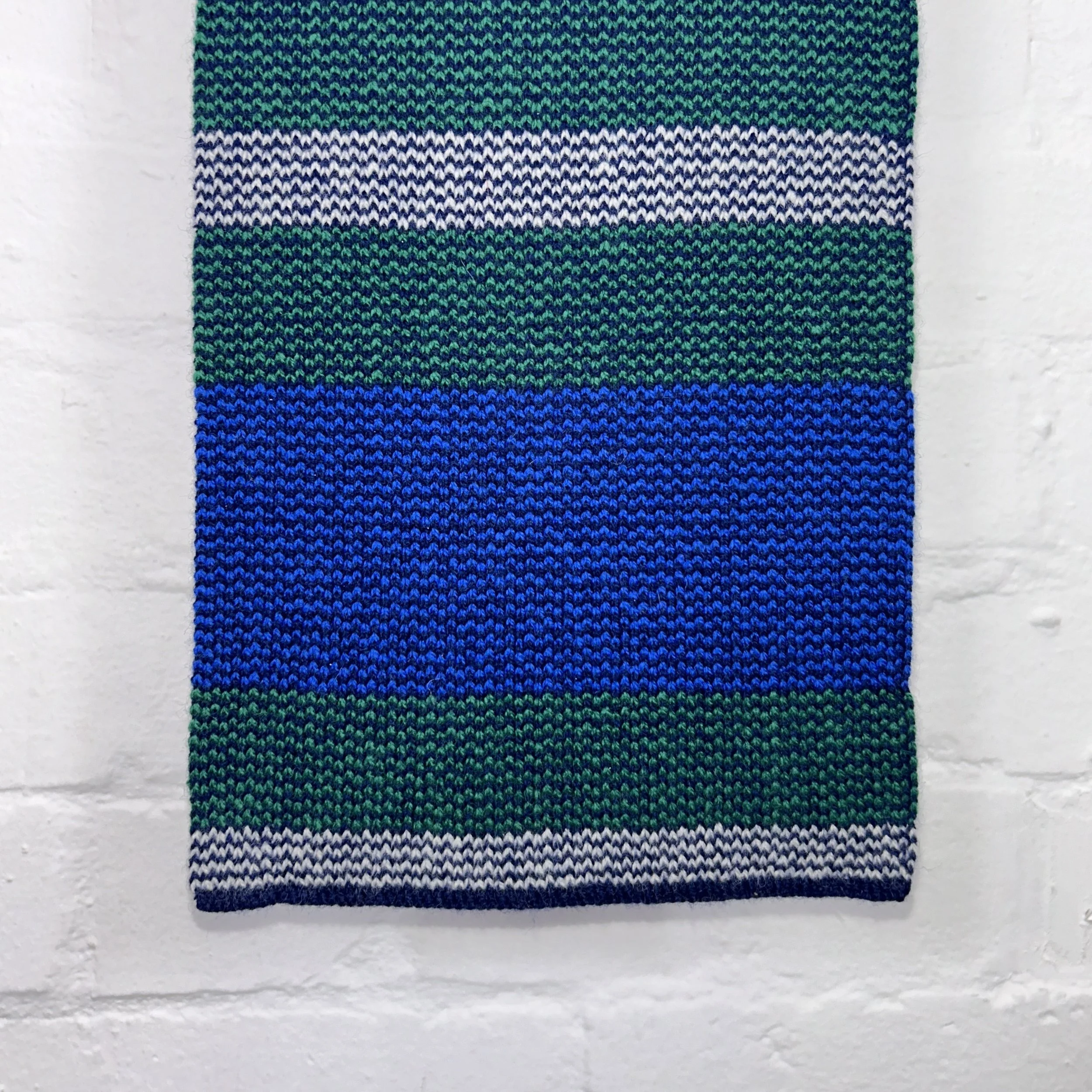amber_james_design_knitted_scarf_volta_pattern_blue_green3.JPG