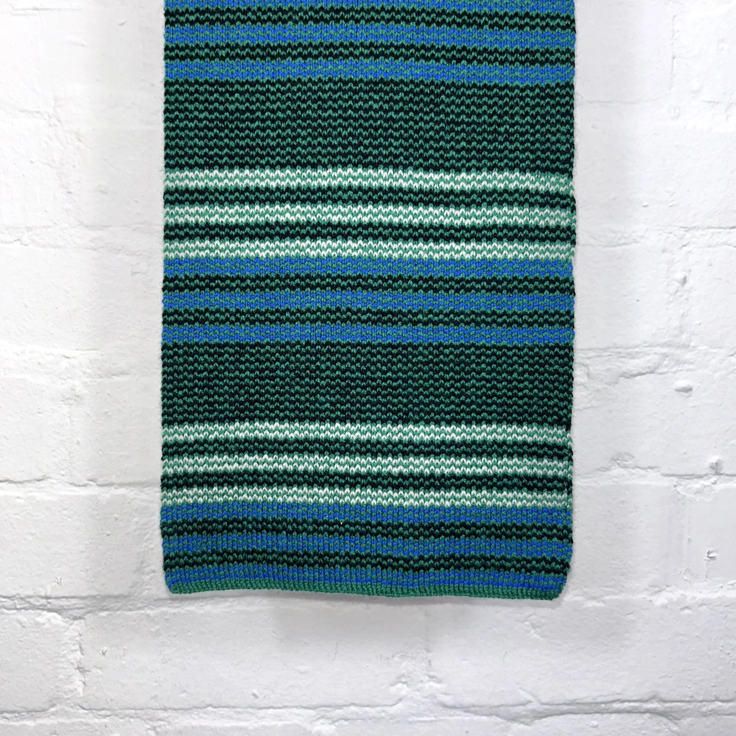 amber_james_design_knitted_scarf_anni_pattern_green_blue3.JPG