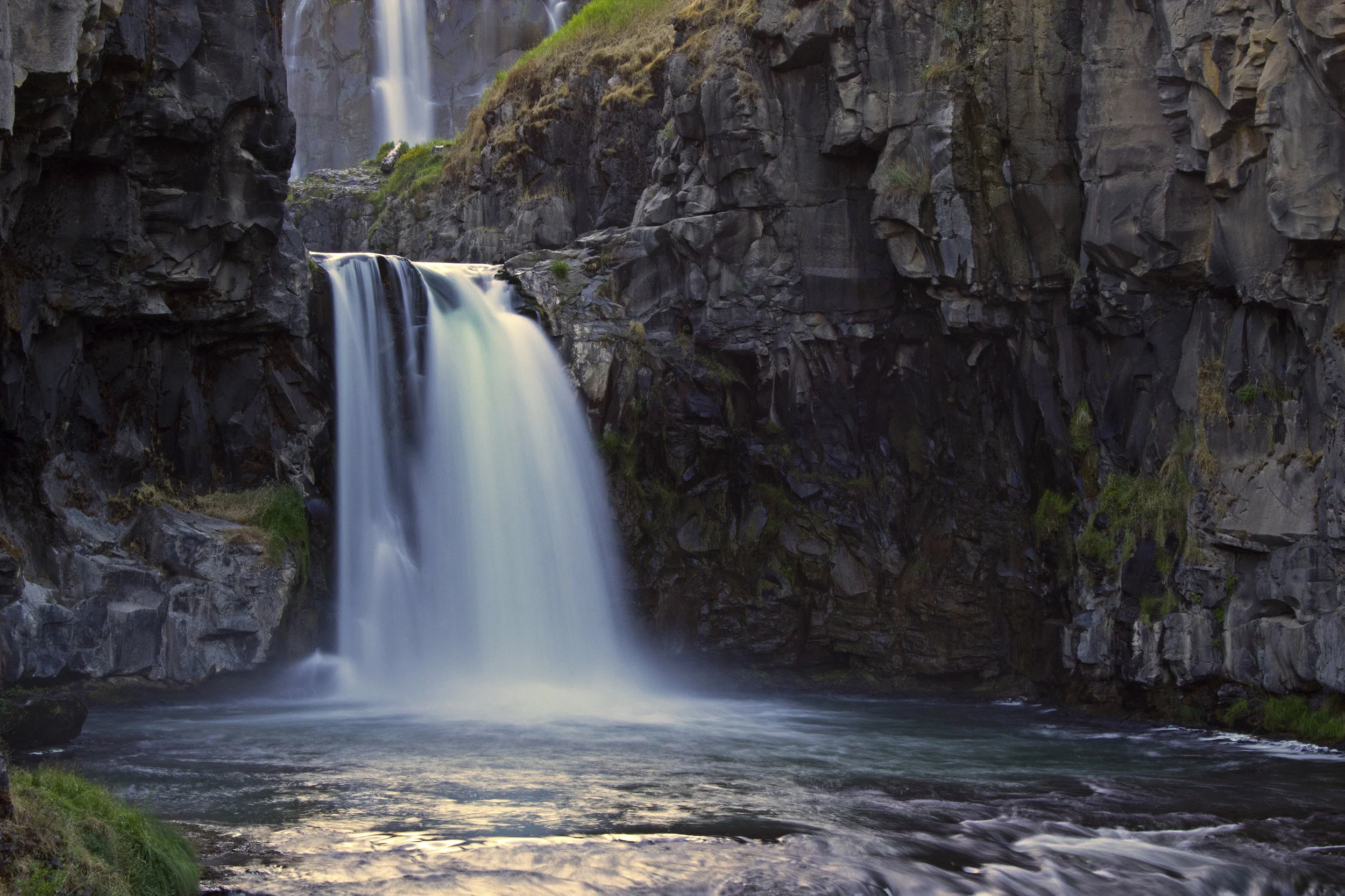 rock-waterfall-319_fktonLKu.jpg