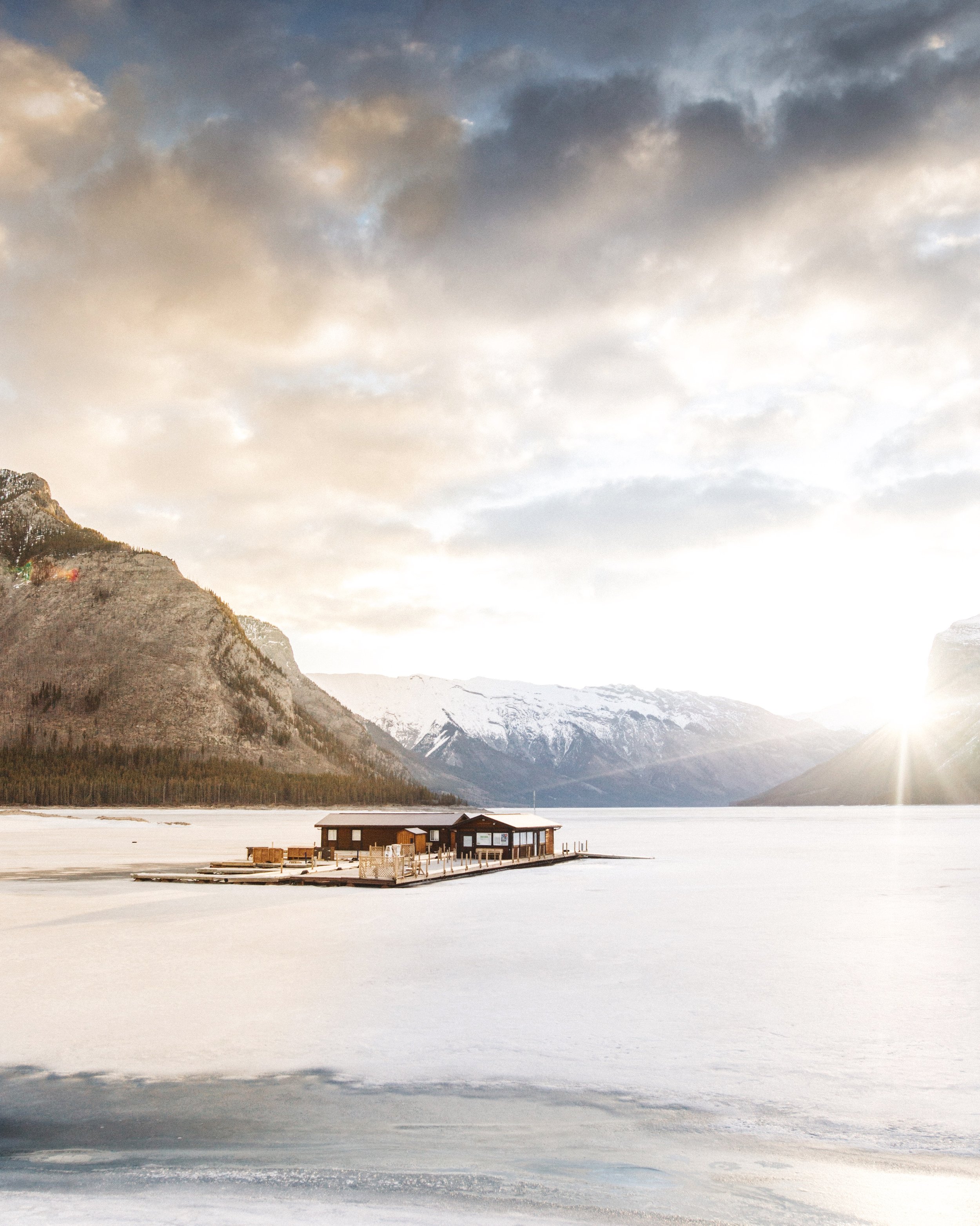 27 - Minnewanka, Alberta.JPG