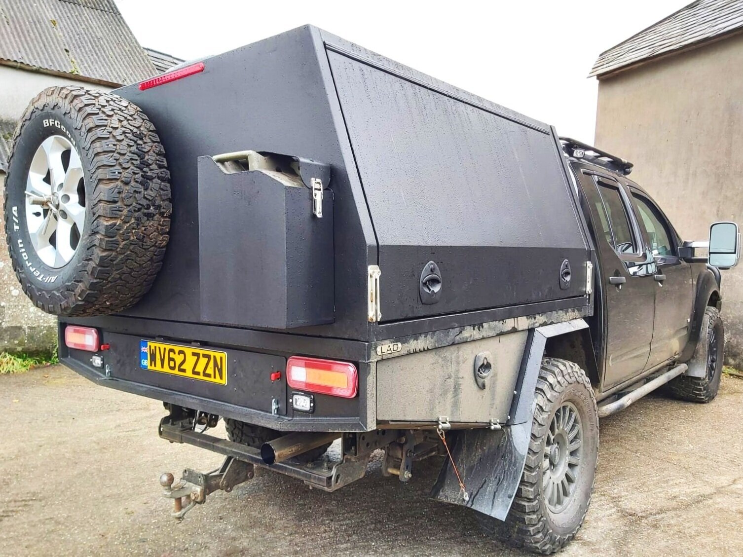 Nissan Navara D40: Custom 4x4