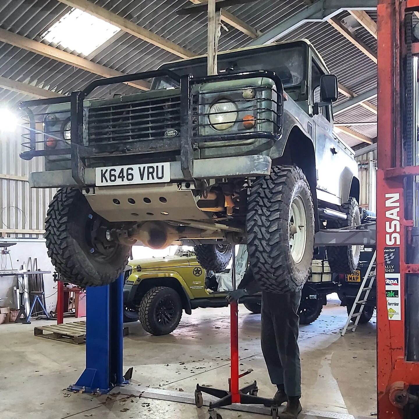 Something a little different on the lift today! 

#landrover #landroverdefender #defender #landroverseries #landrovertd5 #td5 #series3 #landroveroffroad #classics #offroad #overland #overlanding #adventure #explore #4x4 #4wd #4wheeling #landroverclub