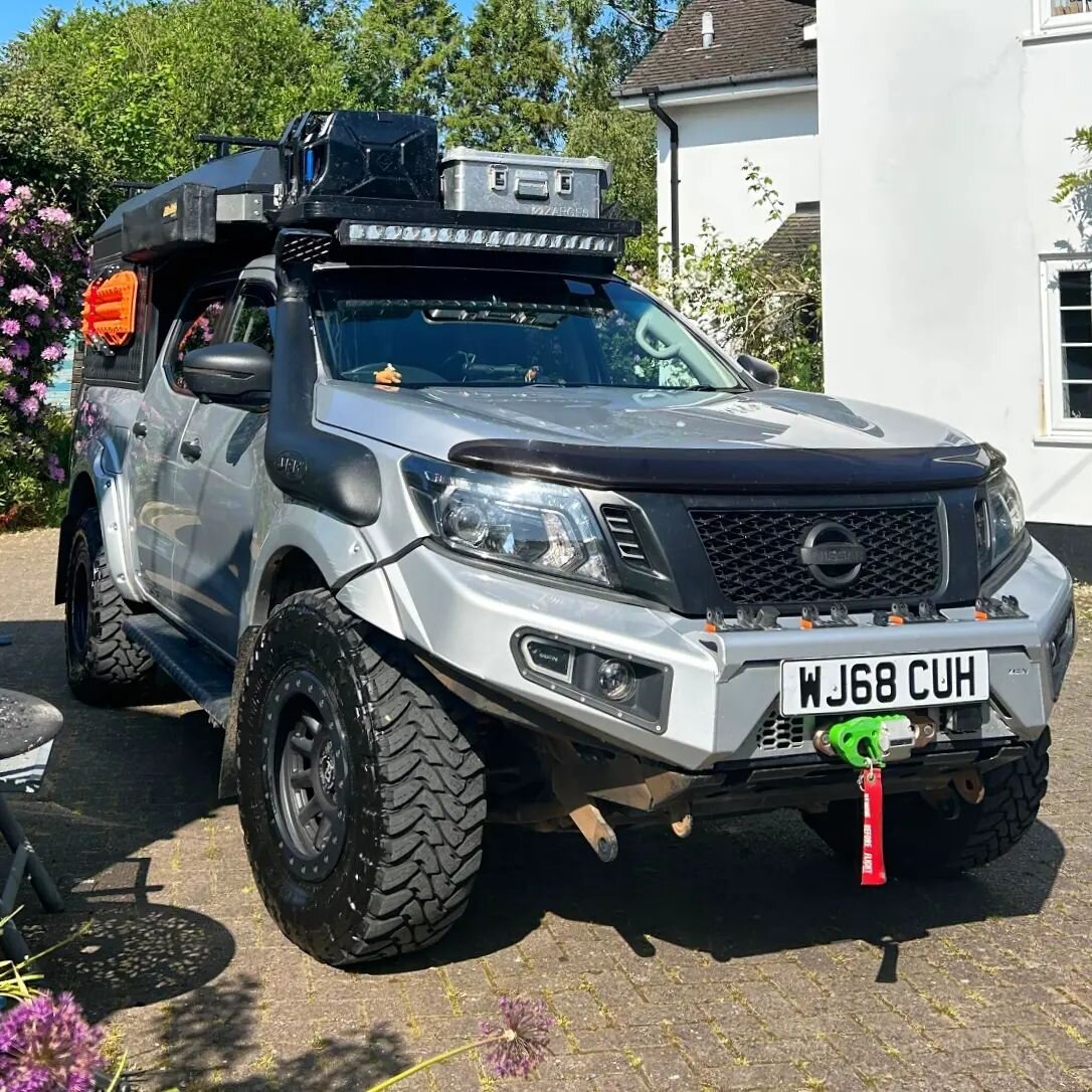 The exterior of @iam_thecake 's Navara has been modified about as much as the interior, and what a beast it has turned out to be!
The LAO supplied front and rear AFN bumpers really set the vehicle off. There is a full Ironman Suspension kit supportin