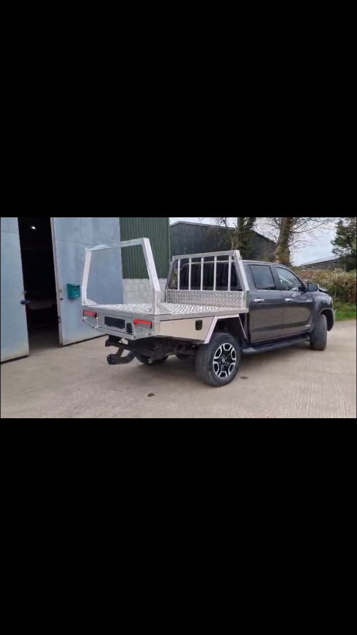 A walk through of the latest Toyota Hilux bespoke build to leave the LAO workshop in Devon. Featuring a LAO full aluminium trayback with a bespoke extra large rear drawer to store oversize equipment safely and securely. The drawer also features a fo