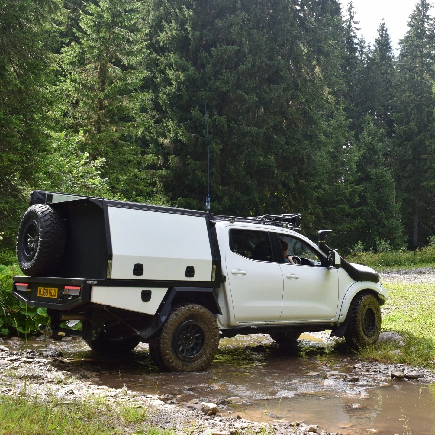 Our NP300 has recently undergone a huge transformation and we are very pleased with the results!
Now featuring one of our latest LAO gen2 aluminium traybacks and central locking demountable canopies with a full bespoke LAO kitchen fit out and heavy d