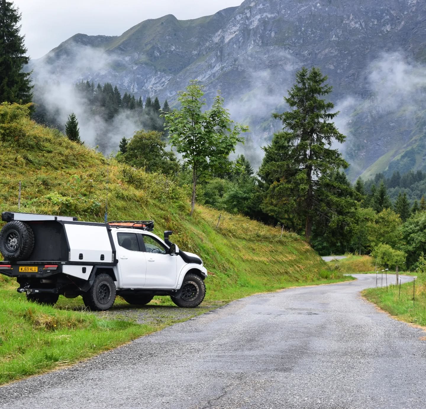 LAO AUXILIARY FUEL TANK - Extended fuel capacity

The LAO NP300 features a 90 litre auxiliary fuel tank mounted under the tray back. An inbuilt pump designed to move fuel from the auxiliary to the main tank means the vehicle&rsquo;s mileage capacity 