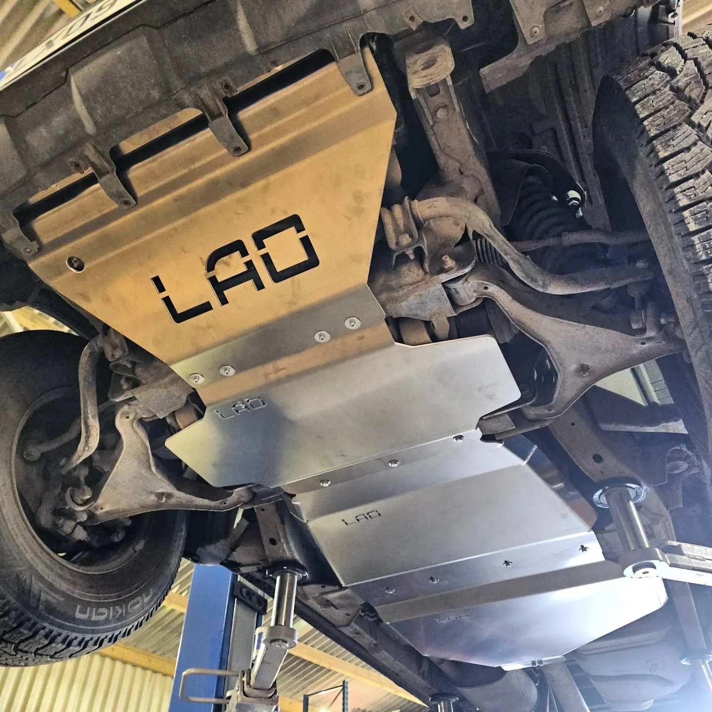 NISSAN NAVARA D40 UNDERBODY PROTECTION

LAO 6mm aluminium underbody protection available now for Navara D40 from our online store. Designed and vigorously tested off-road by the LAO team, the new underbody protection set offers maximum protection to 