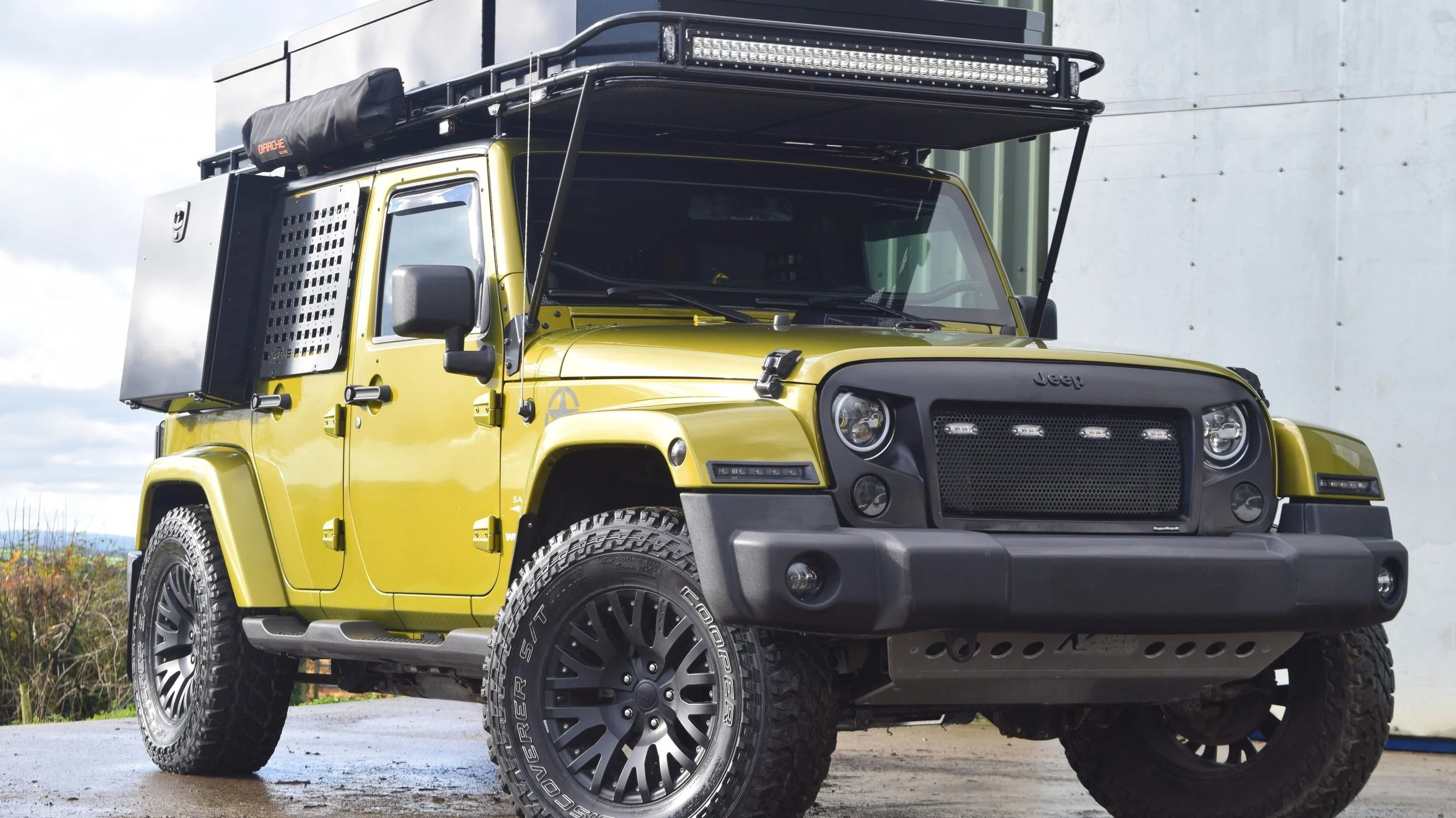 JEEP JK EXPEDITION BUILD

Introducing our most ambitious project to date: the ultimate Jeep JK Expedition Build. Engineered for serious overlanding and total off-grid independence, this rig is ready to disappear into the wild.

Externally, the jeep h