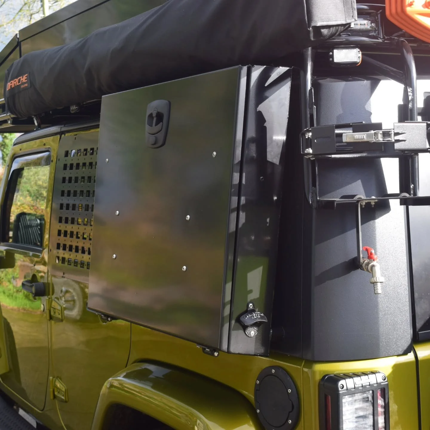 BESPOKE CAD DESIGNED STORAGE SOLUTION

With a long expedition planned, our client needed an innovative, precision engineered storage solution. 

Four durable, lockable aluminium roof boxes were CAD designed and finished in a sleek satin black powder 