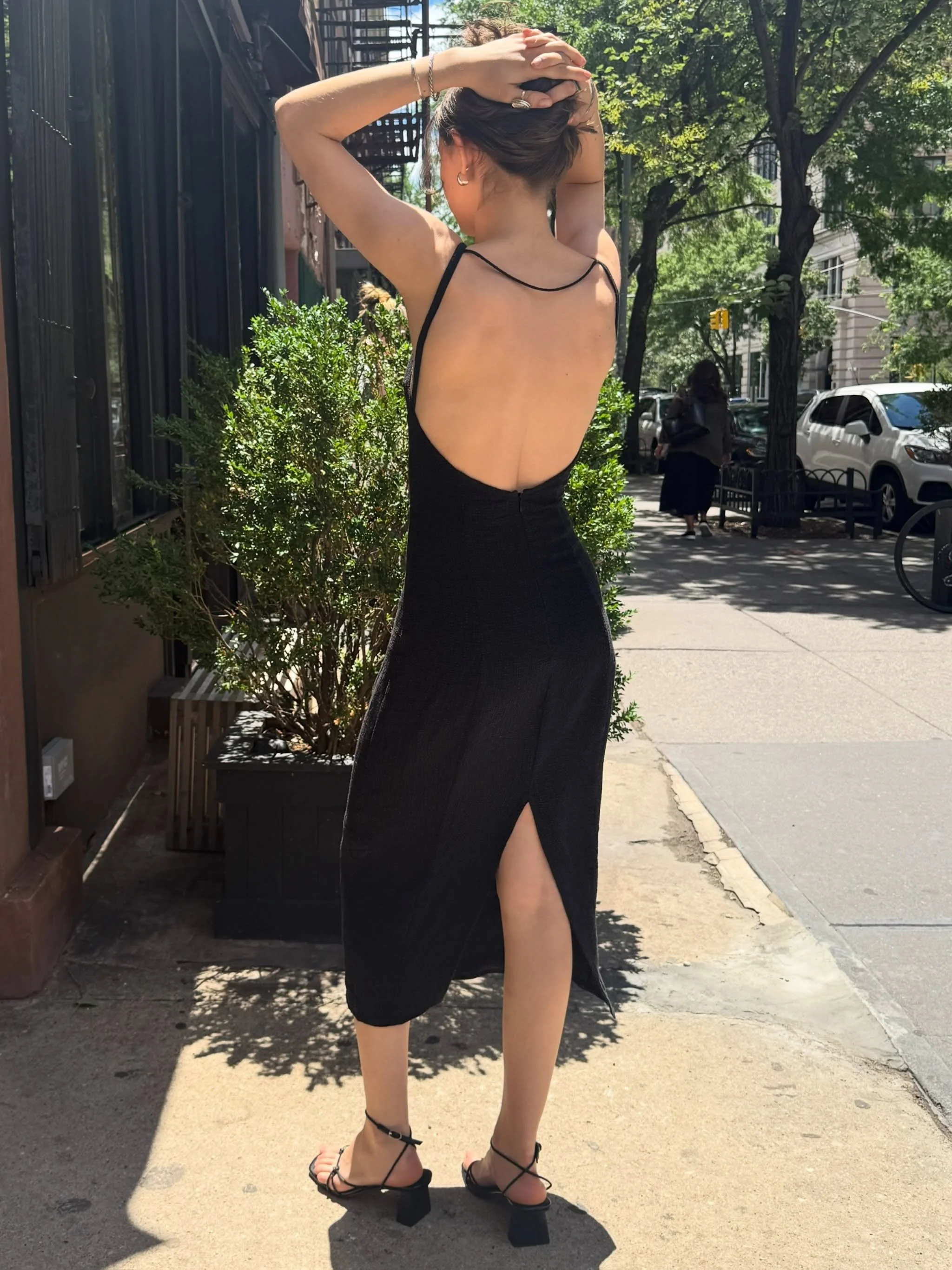 now give it up for the back of the dress 👏👏