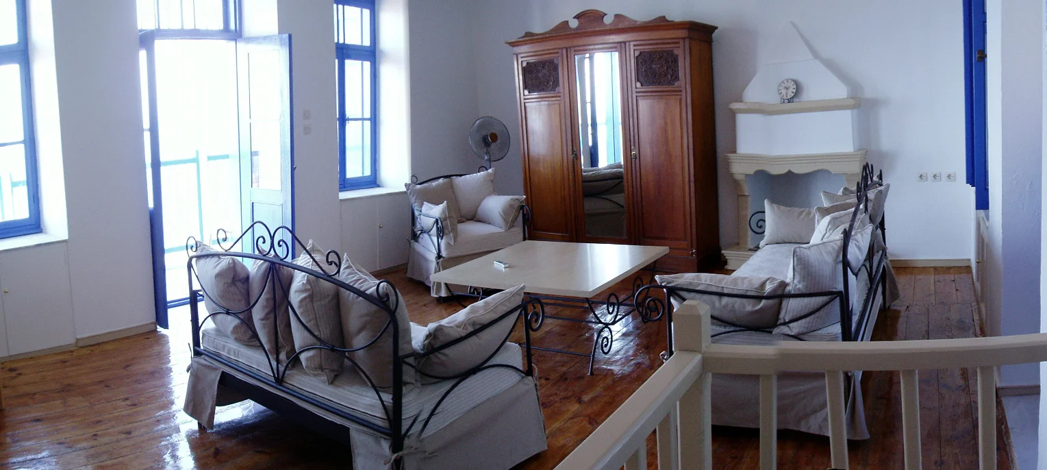 Lounge 2.jpg