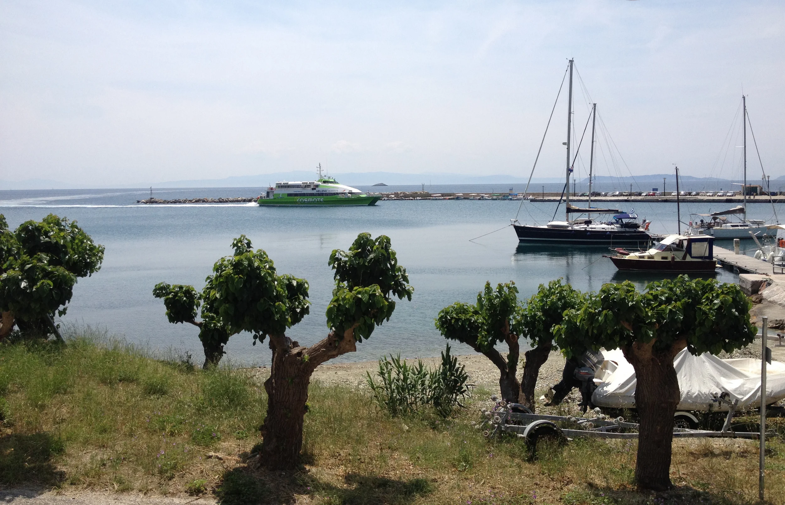Loutraki Harbour from Petrinos Taverna.jpg