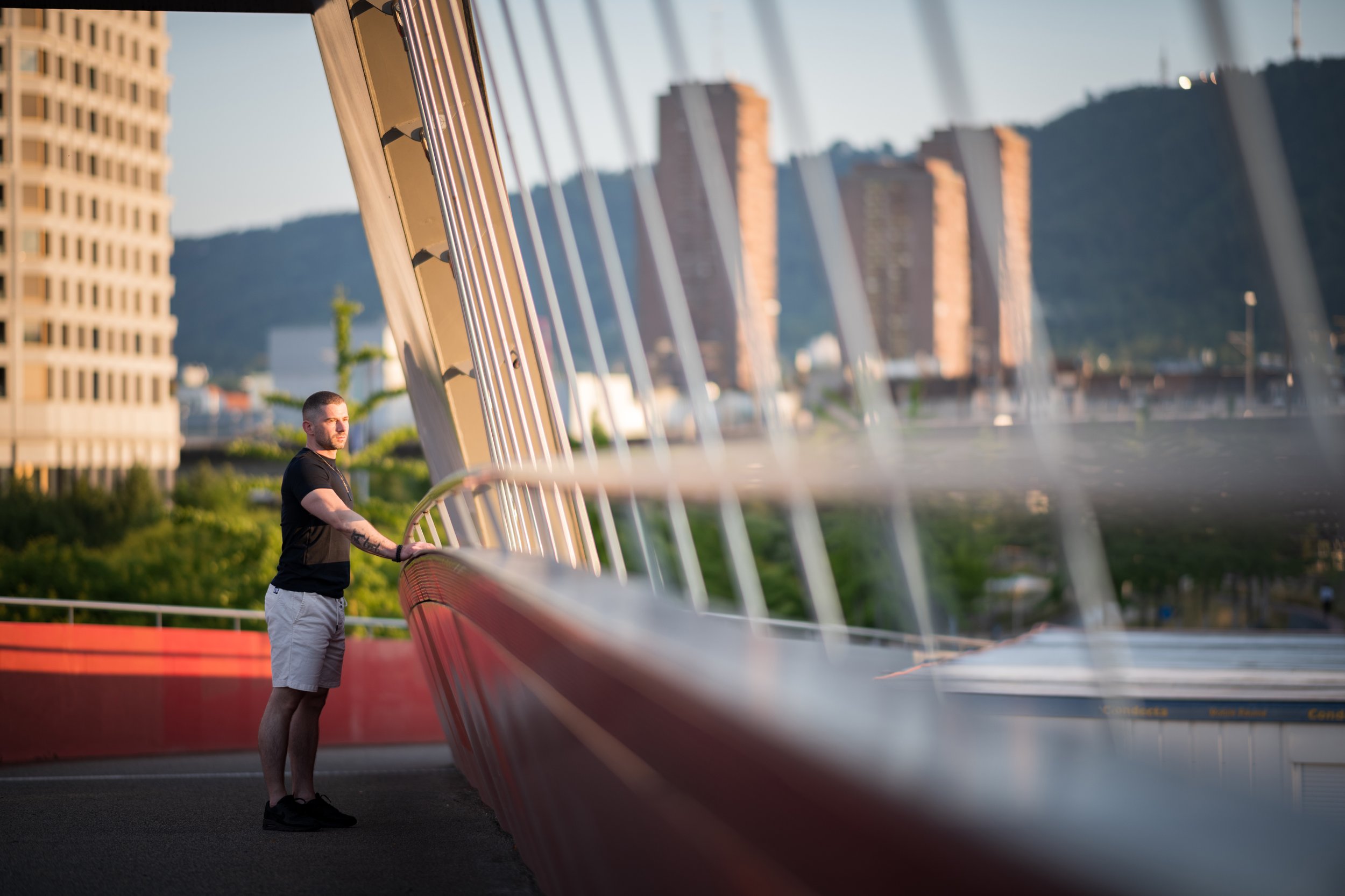 Brücke in den Abend