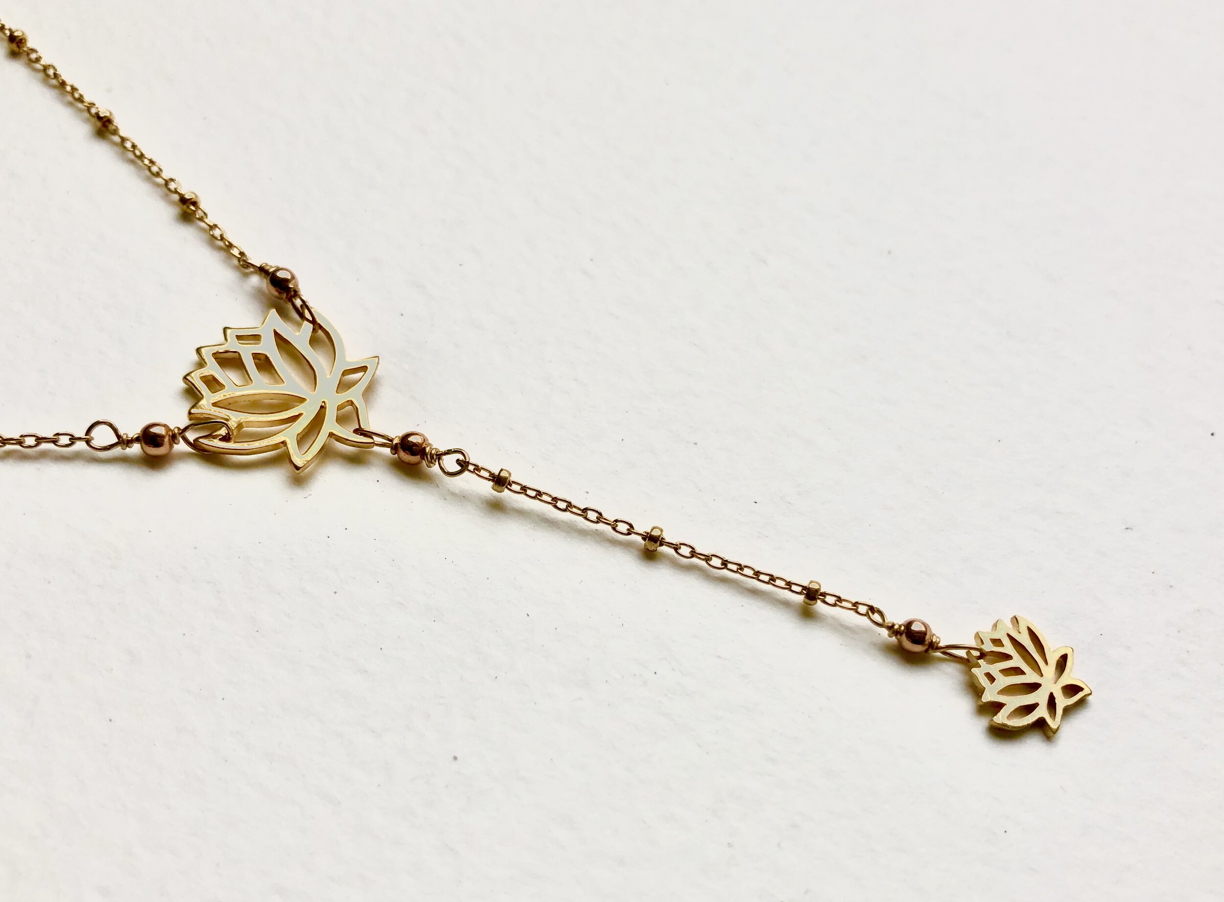 Lotus Y necklace in gold