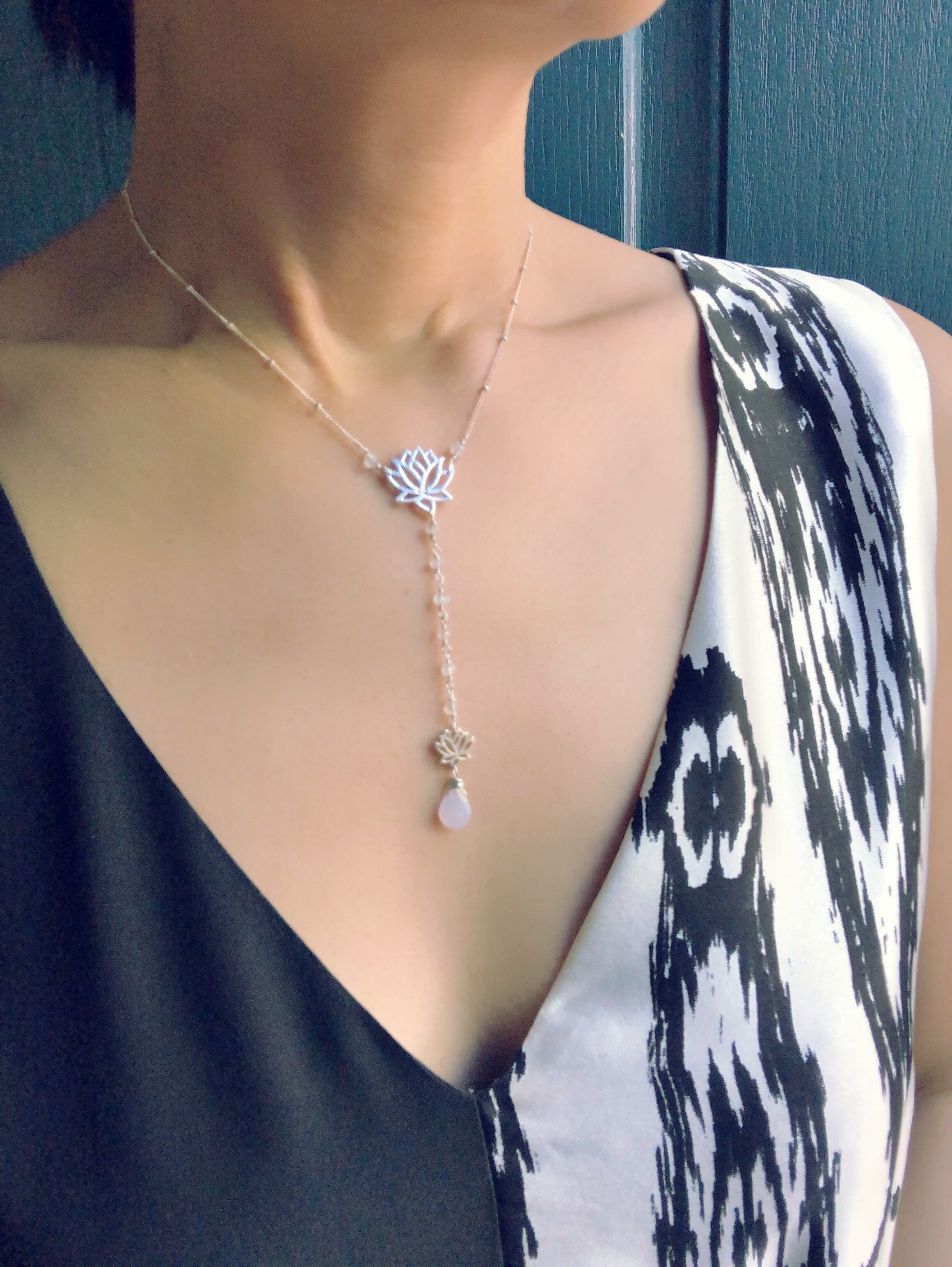 Lotus Y necklace in silver and moonstone