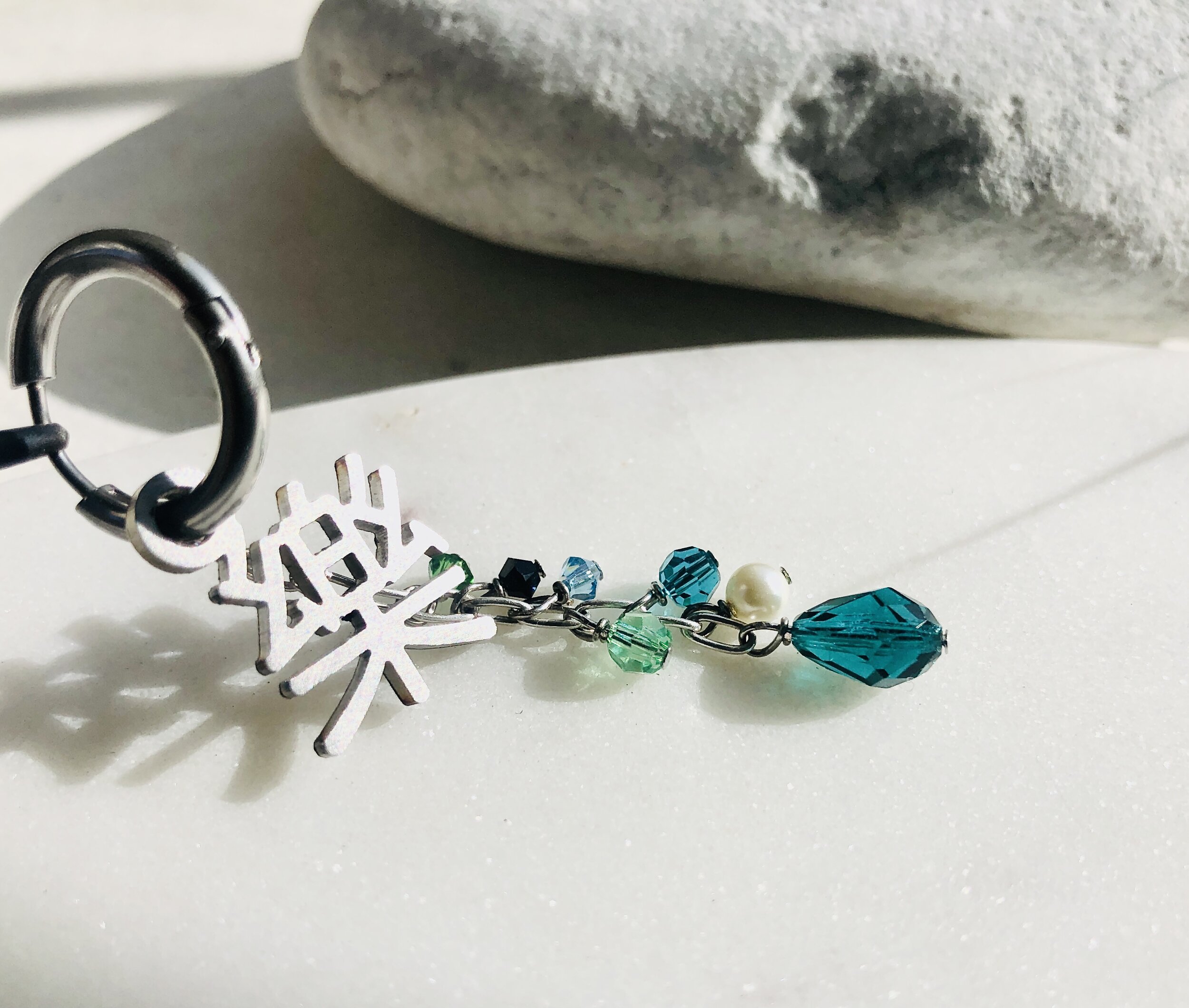 單邊耳環（可改夾式）- 單一班級漢字和水晶垂墜- NTD1450