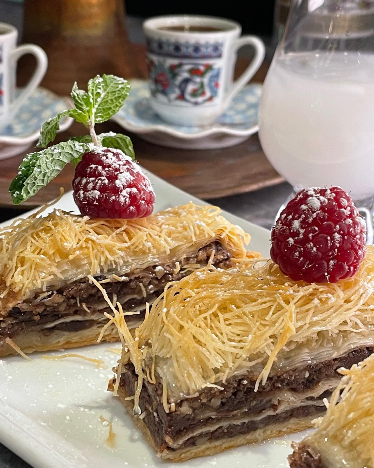 What better way to treat yourself this weekend then with one of our delicious Baklava desserts!!! Come in today to get your fix🤩🤩🤩 #baklava #10e #10erestaurant #armenianfood #lebanesefood #mediterraneanfood #dtla #dtlafoodie #dtlarestaurant