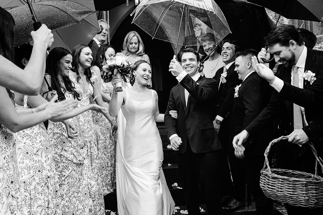 Had to end the year off on a super high note. This wedding was such a highlight&hellip;.the super meaningful ceremony, the romantic rain shots, the beautiful venue; but most of all the incredibly kind and appreciative people. Sam, John, and their won