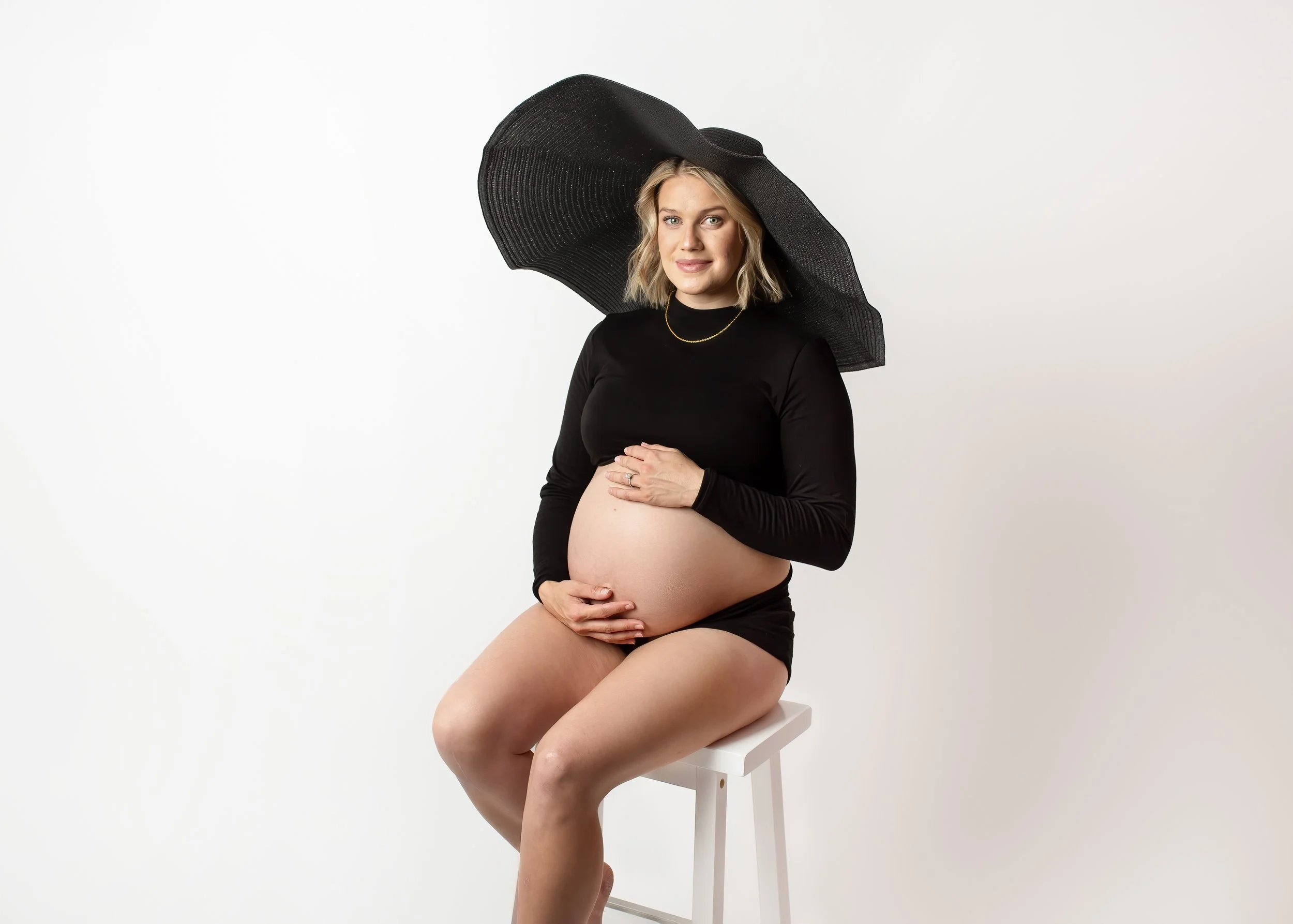pregnant woman large hat session wake forest.jpg
