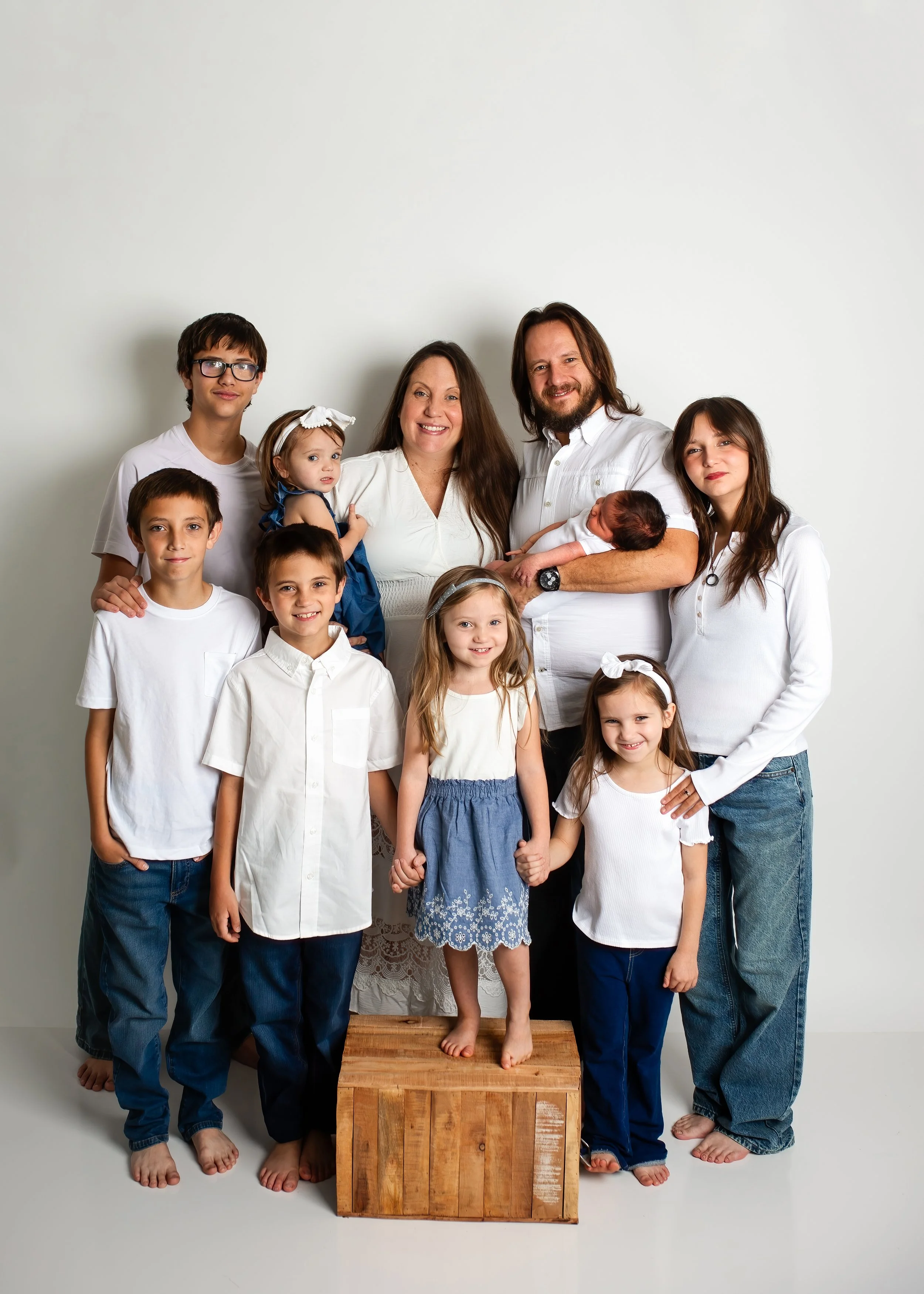 family of 8 newborn photo session.jpg